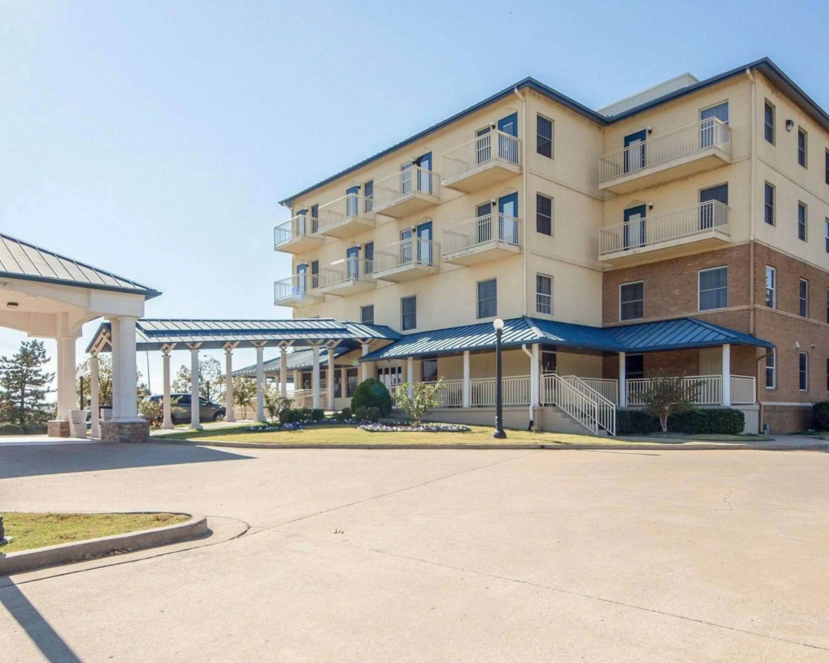 Property building in Quality Inn Tulsa-Downtown West