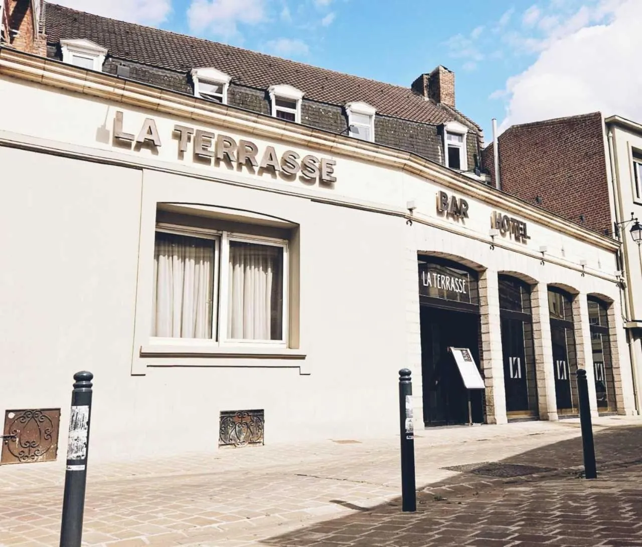 Facade/entrance in La Terrasse