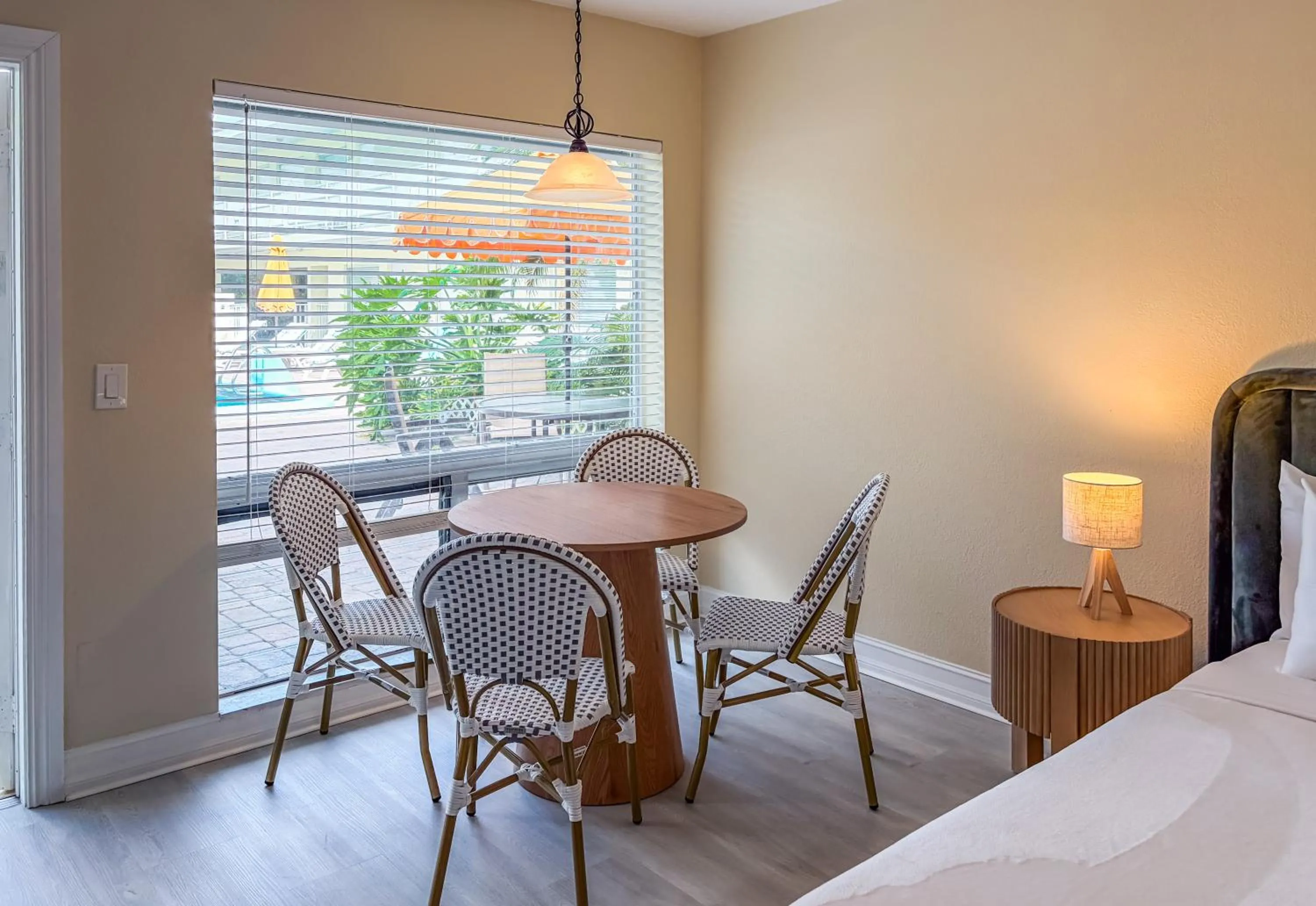 Dining area, Bed in Ocean Lodge
