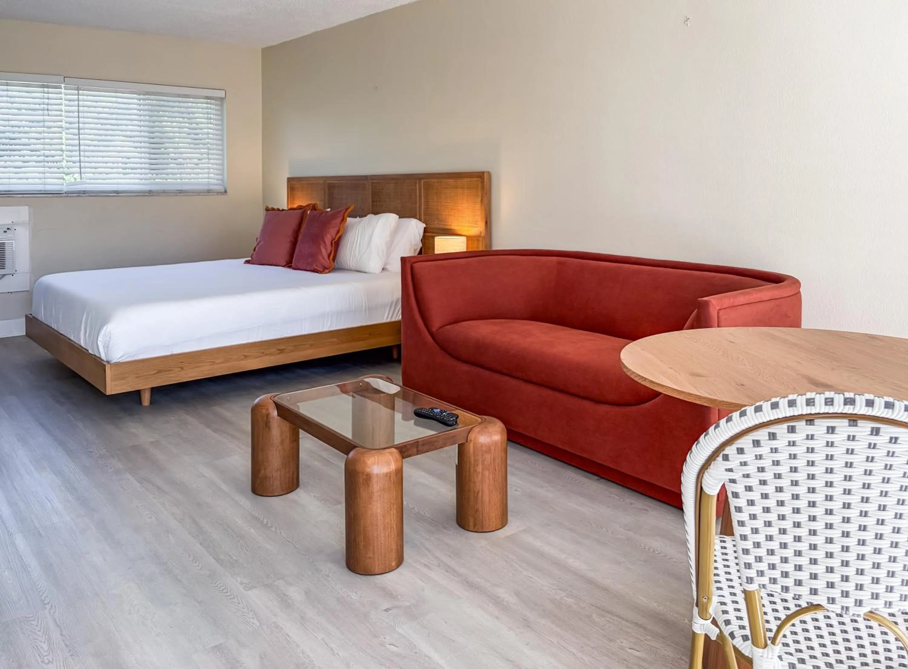 Photo of the whole room, Bed in Ocean Lodge