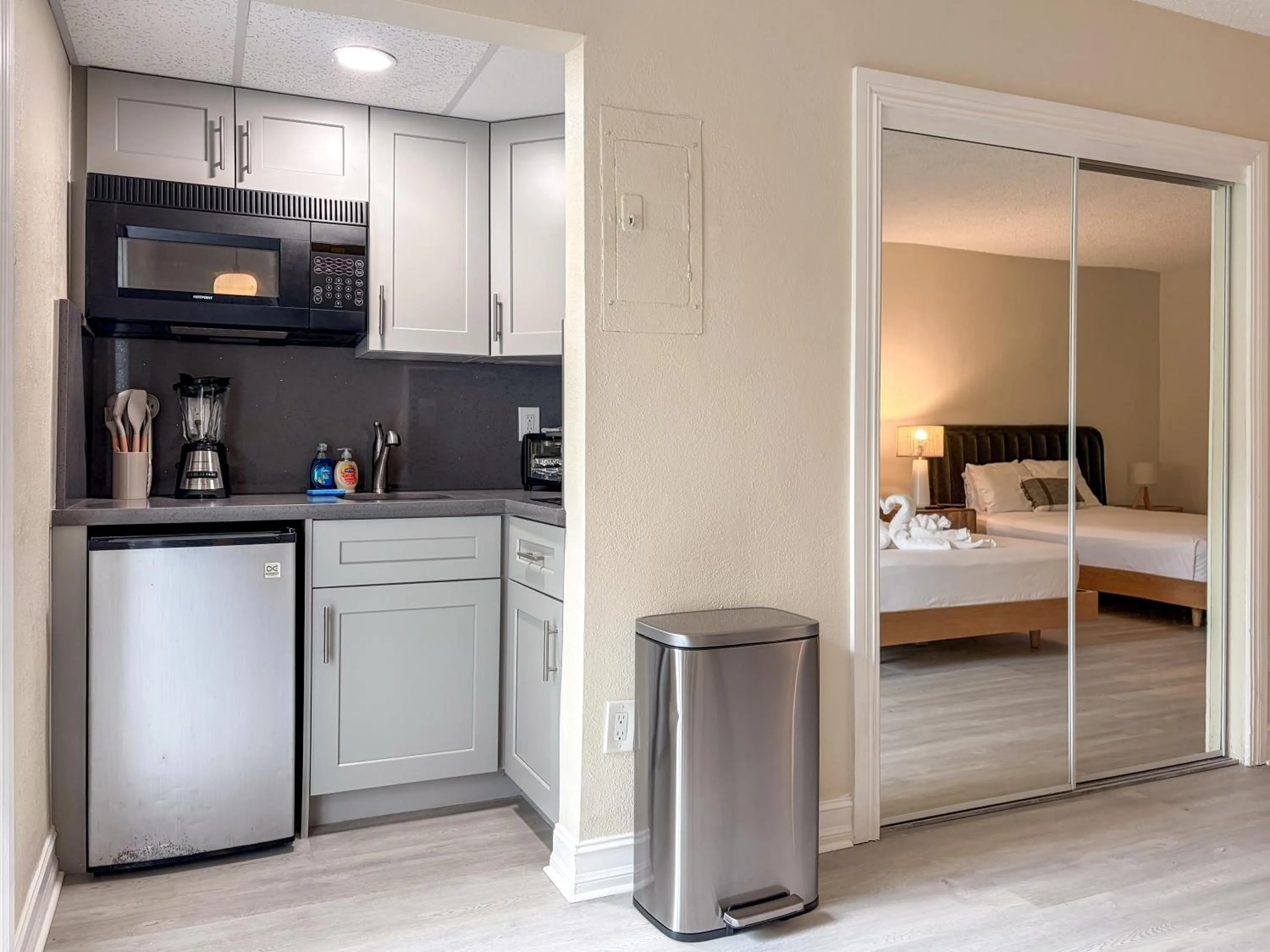 Kitchen or kitchenette, Bed in Ocean Lodge