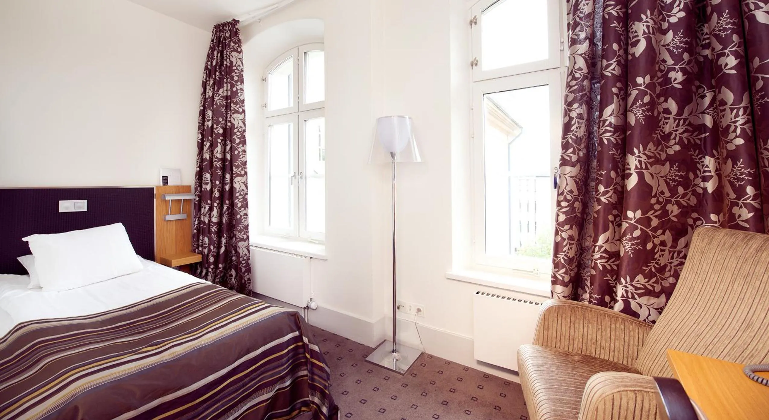 Property building, Bed in Home Hotel Bilan