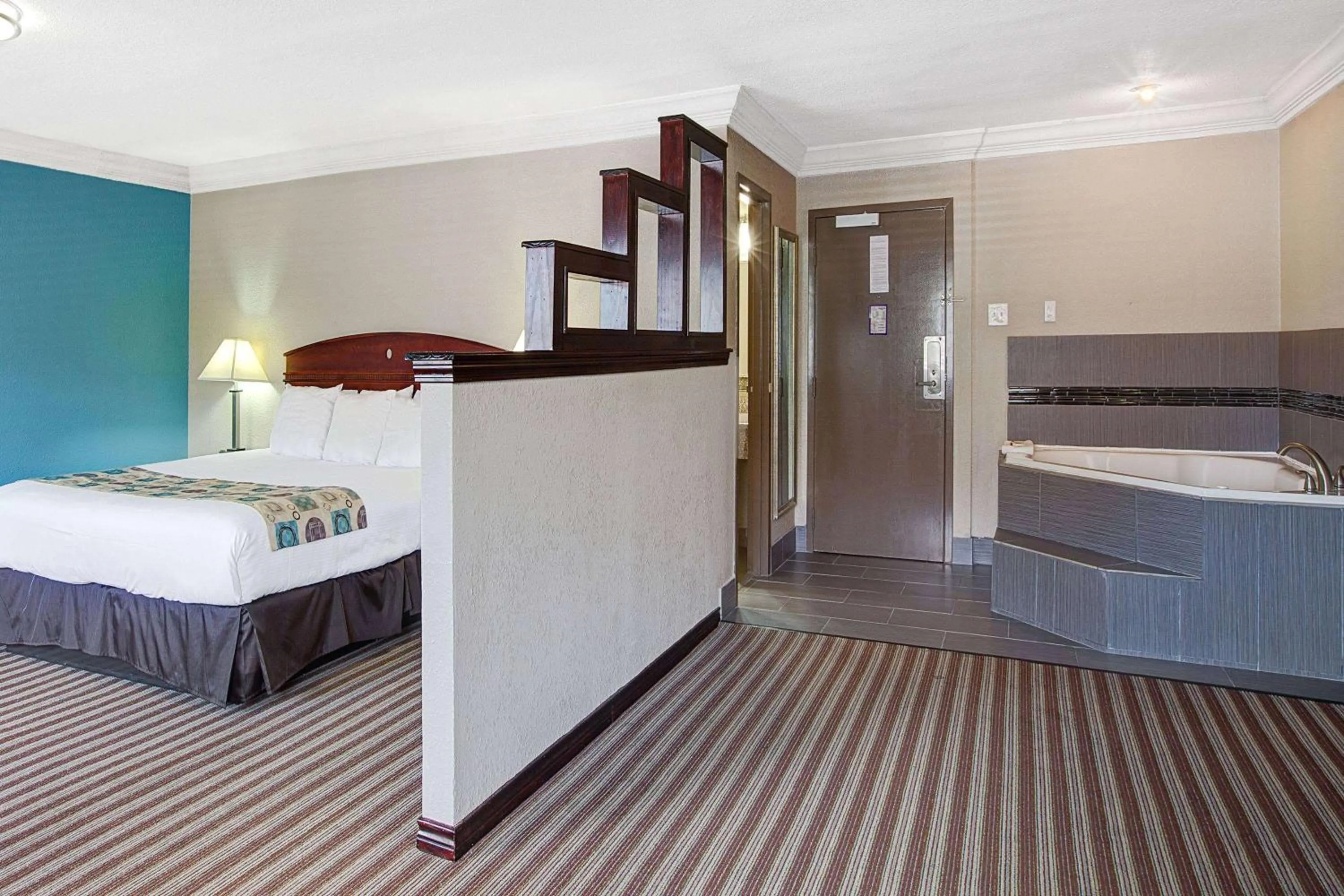 Photo of the whole room, Bed in Ramada by Wyndham Houston Intercontinental Airport South