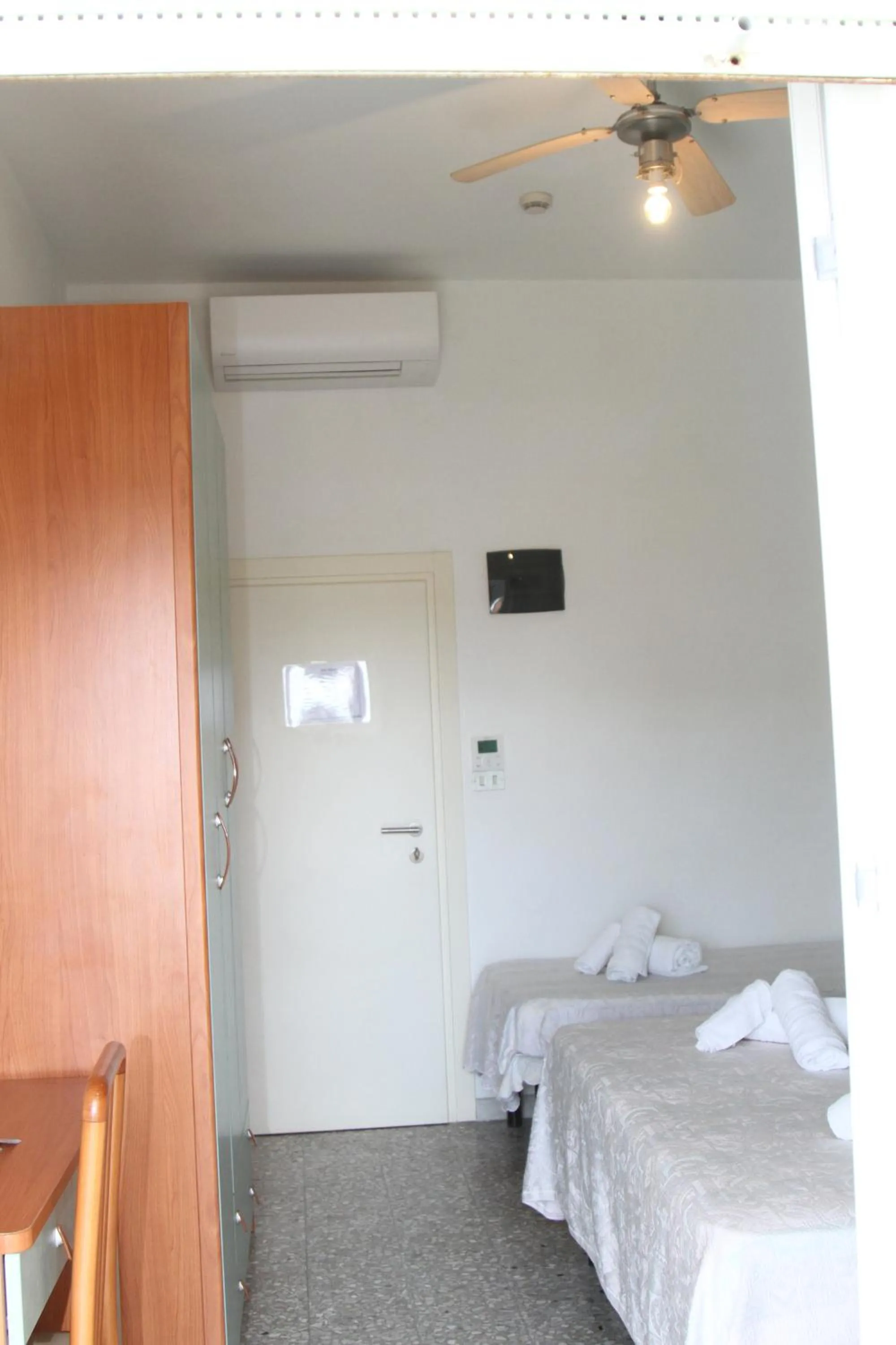 Bed in Hotel Diamante 5 minuti dalla fiera di rimini CON PARCHEGGIO INCLUSO