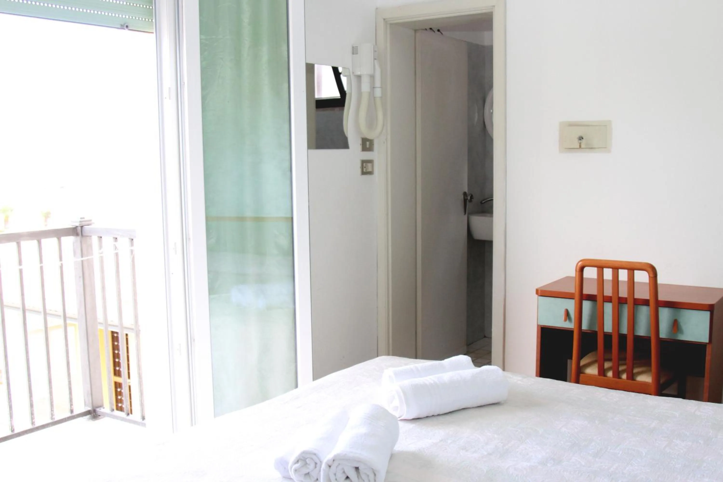 Bed in Hotel Diamante 5 minuti dalla fiera di rimini CON PARCHEGGIO INCLUSO