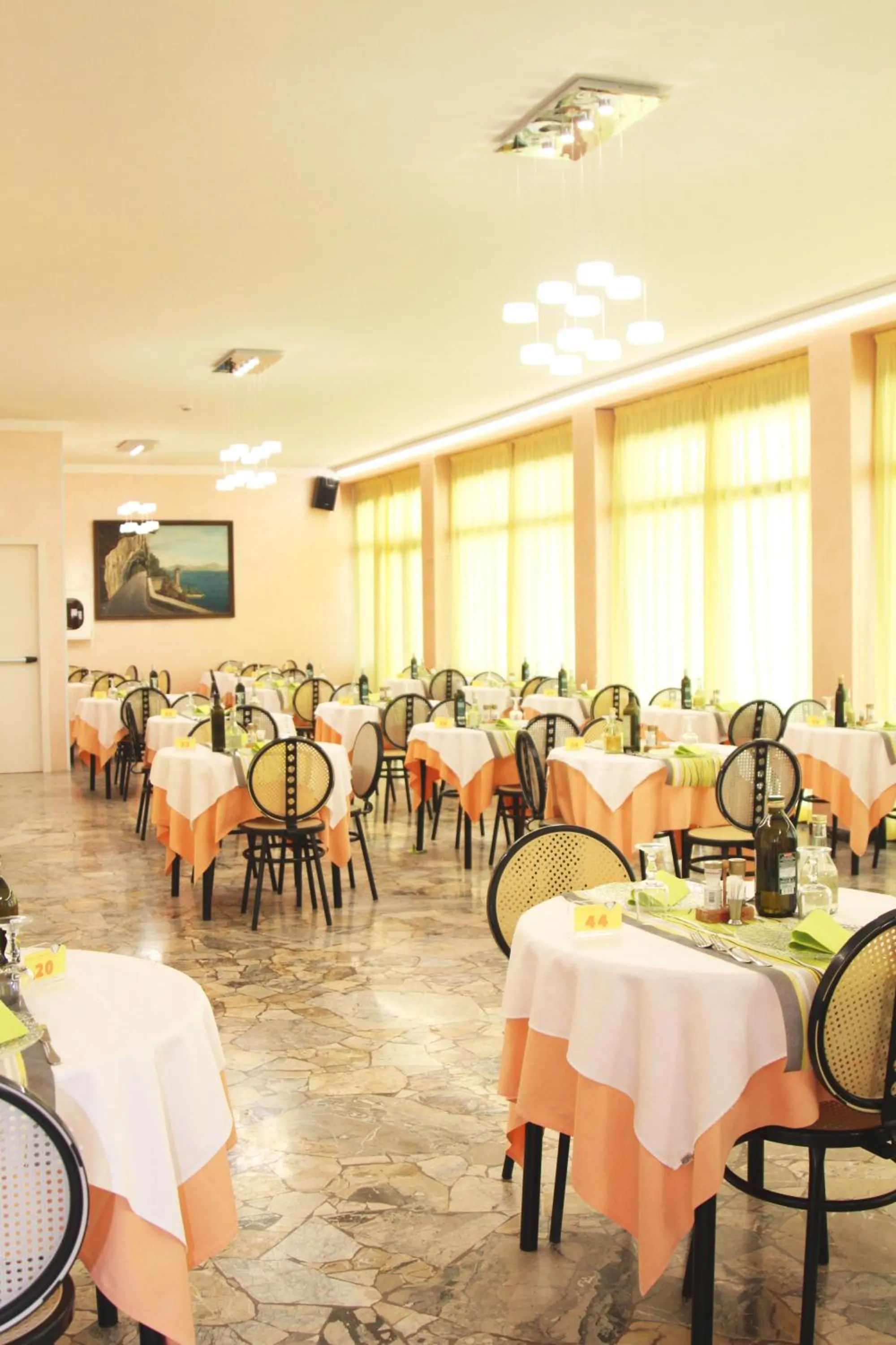 Hotel Diamante 5 minuti dalla fiera di rimini CON PARCHEGGIO INCLUSO