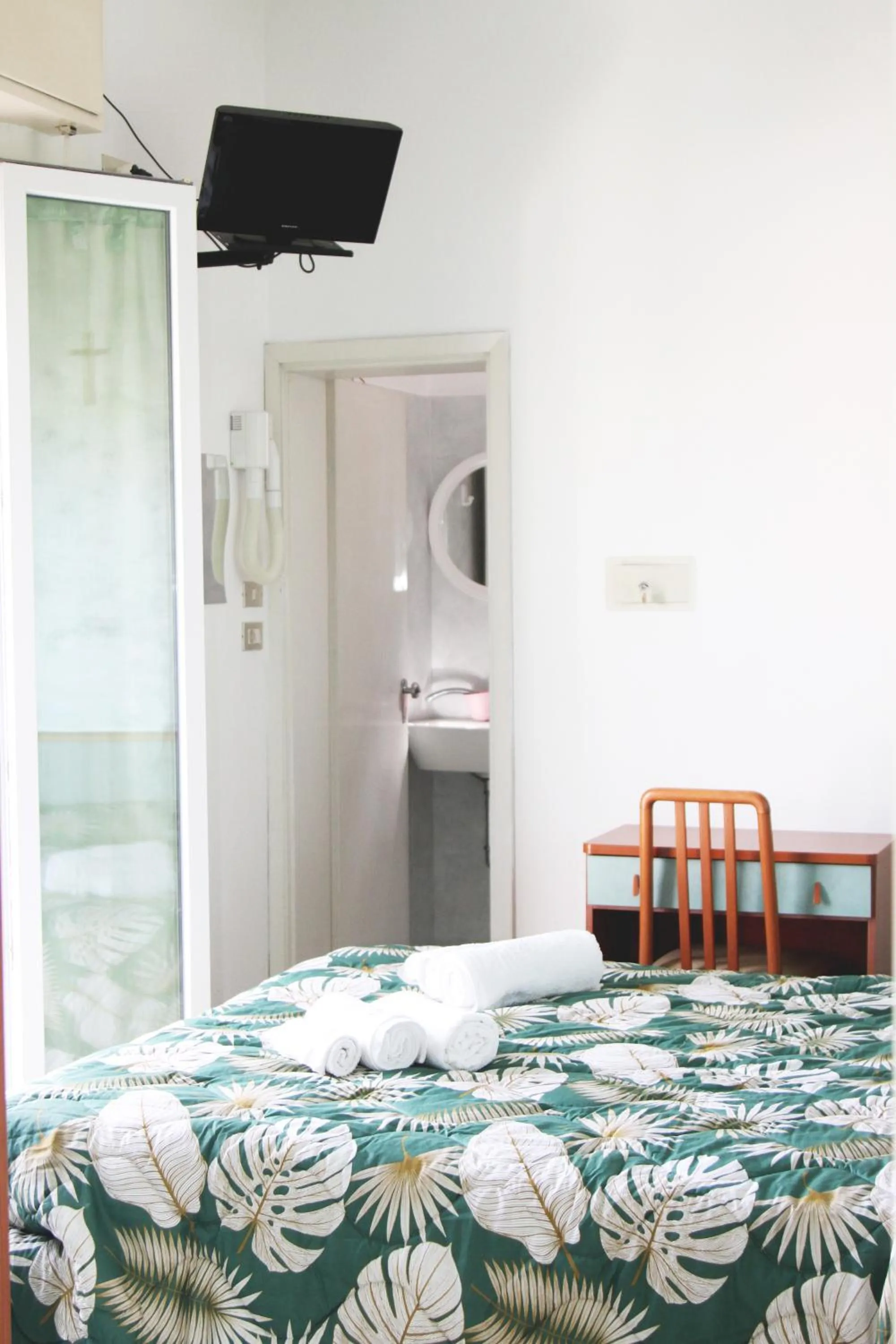 Bed in Hotel Diamante 5 minuti dalla fiera di rimini CON PARCHEGGIO INCLUSO