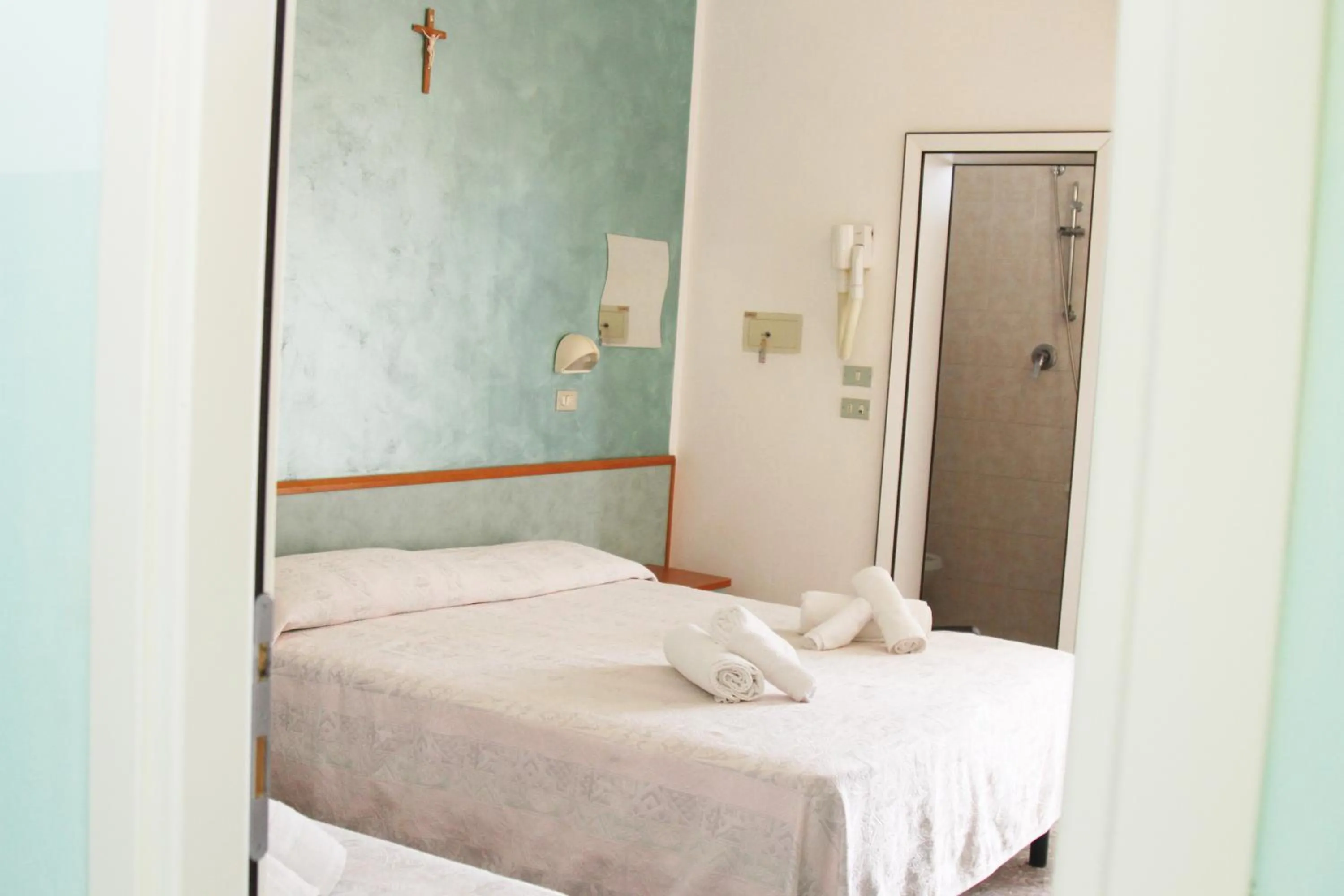 Bed in Hotel Diamante 5 minuti dalla fiera di rimini CON PARCHEGGIO INCLUSO