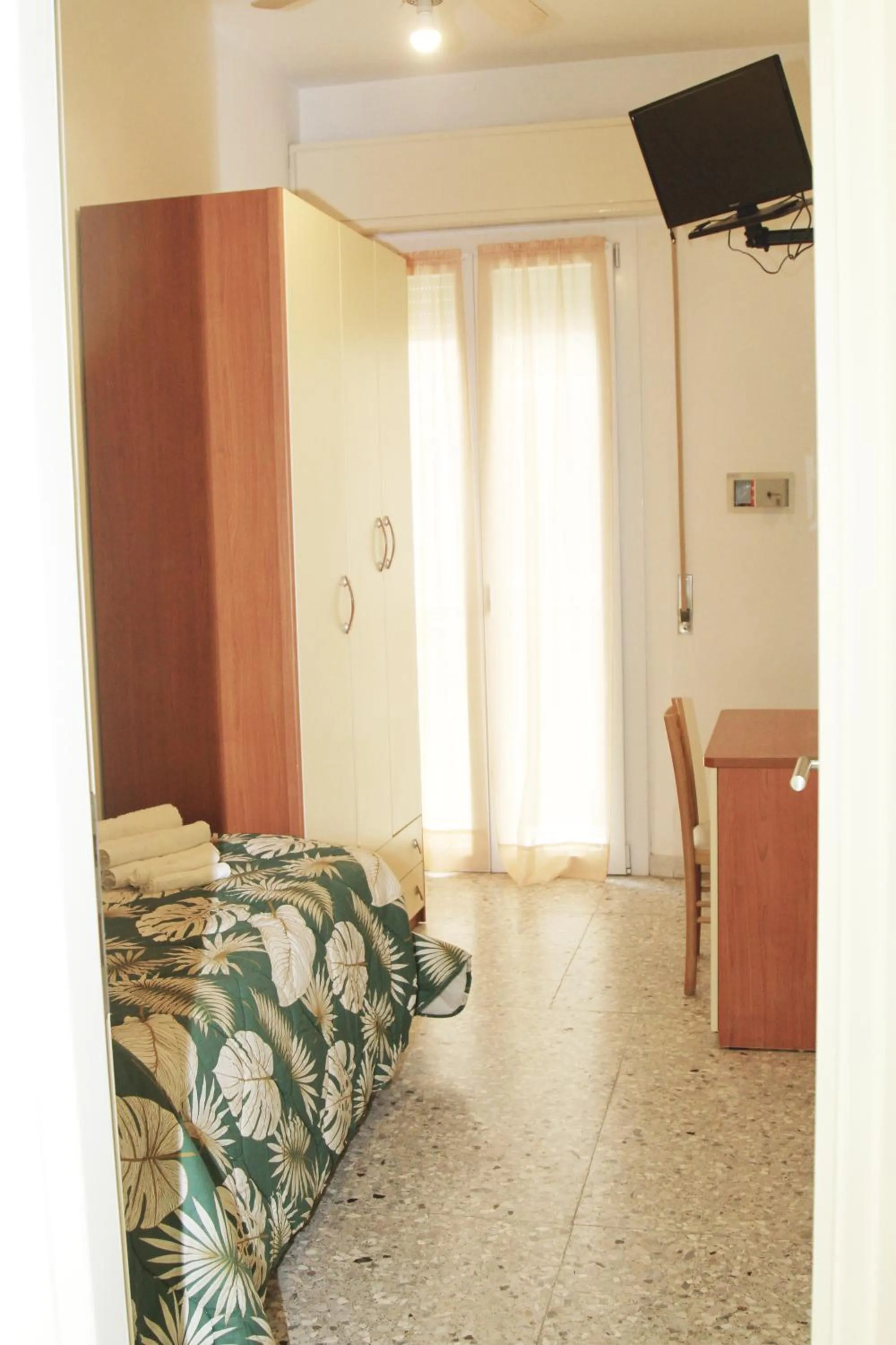 Hotel Diamante 5 minuti dalla fiera di rimini CON PARCHEGGIO INCLUSO