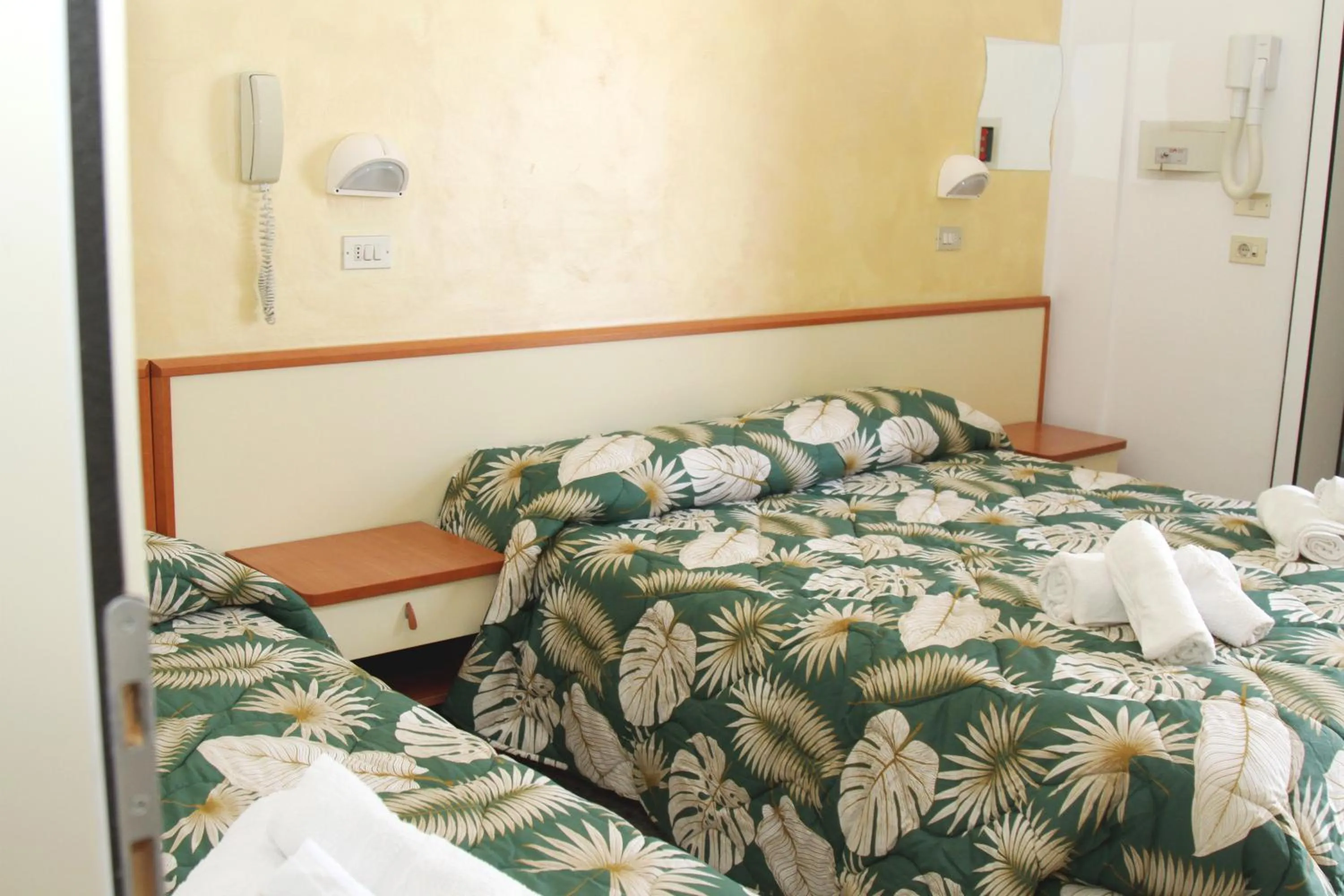 Bed in Hotel Diamante 5 minuti dalla fiera di rimini CON PARCHEGGIO INCLUSO