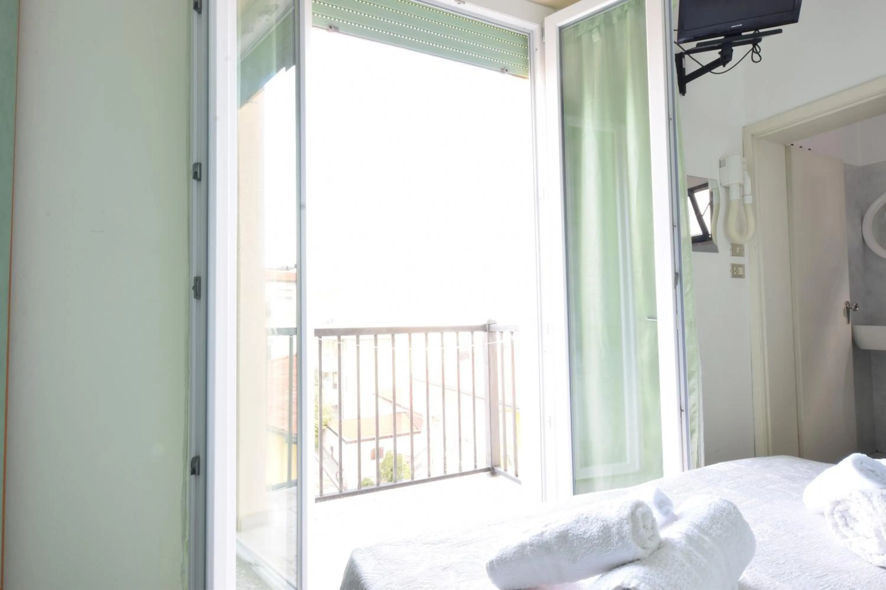 Bed in Hotel Diamante 5 minuti dalla fiera di rimini CON PARCHEGGIO INCLUSO