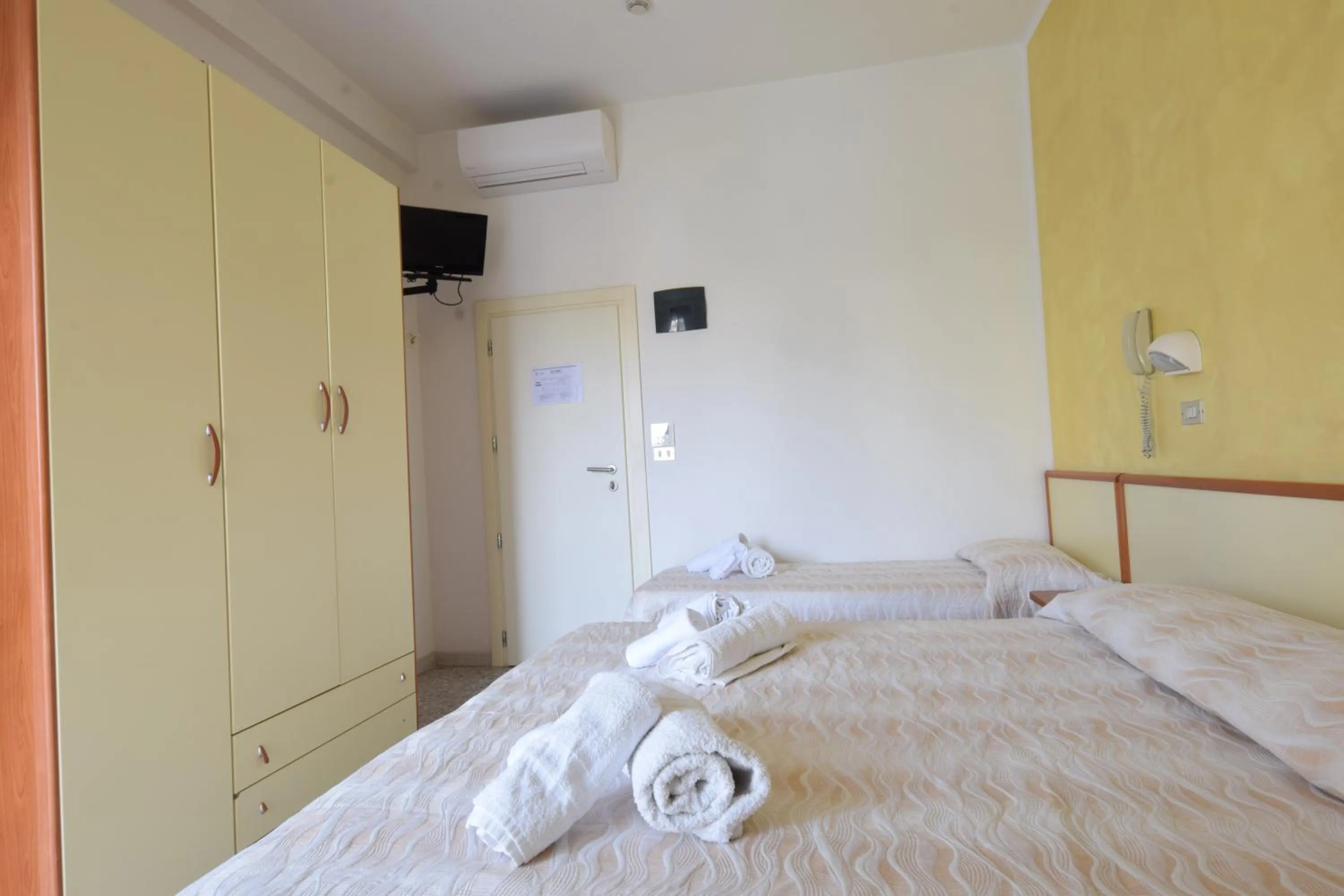 Bed in Hotel Diamante 5 minuti dalla fiera di rimini CON PARCHEGGIO INCLUSO