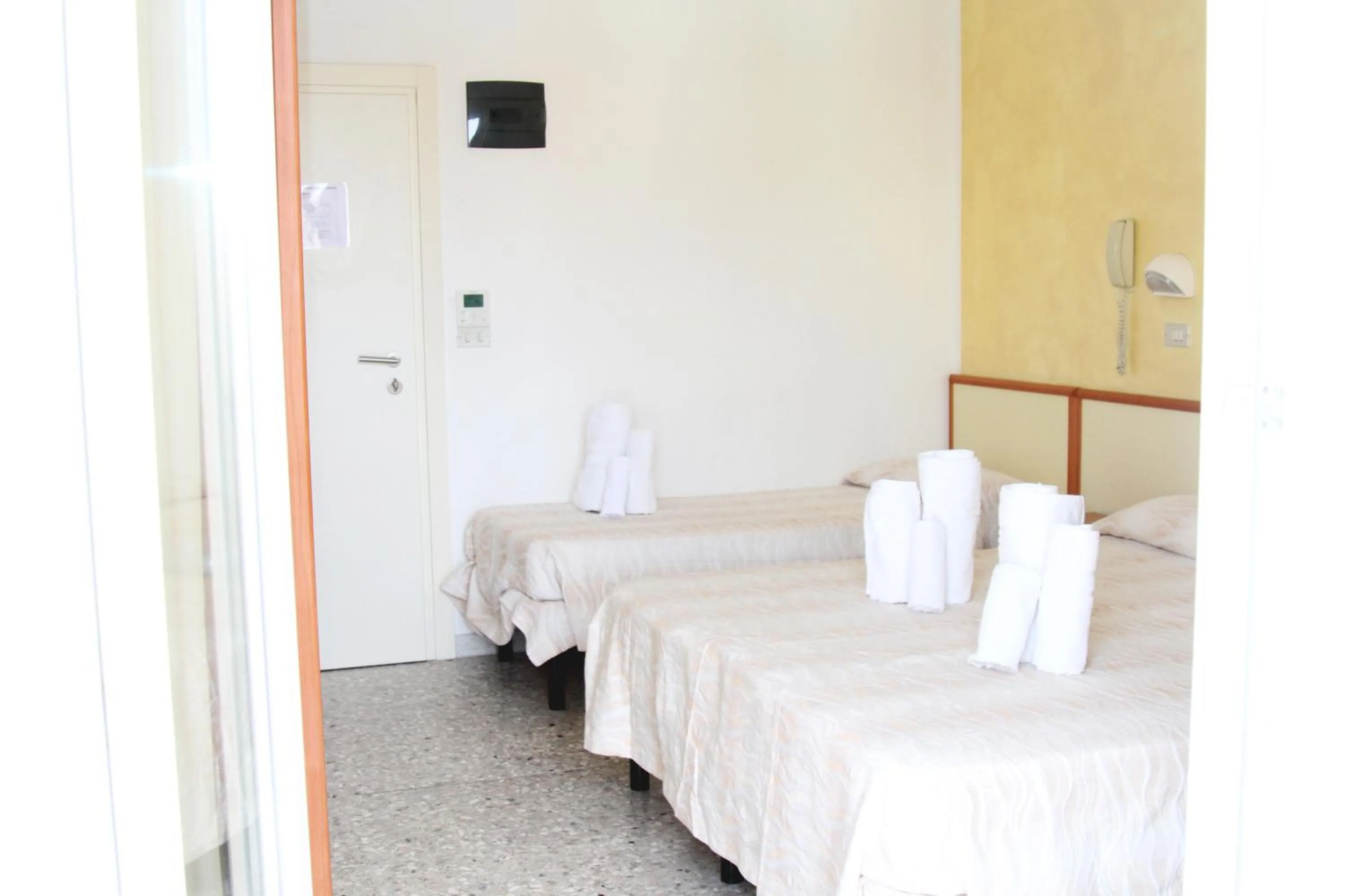 Bed in Hotel Diamante 5 minuti dalla fiera di rimini CON PARCHEGGIO INCLUSO