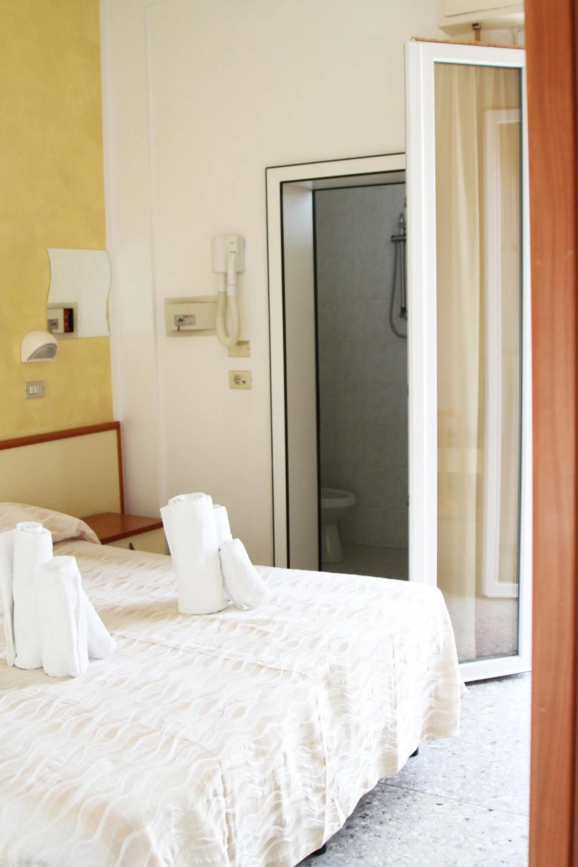 Bed in Hotel Diamante 5 minuti dalla fiera di rimini CON PARCHEGGIO INCLUSO