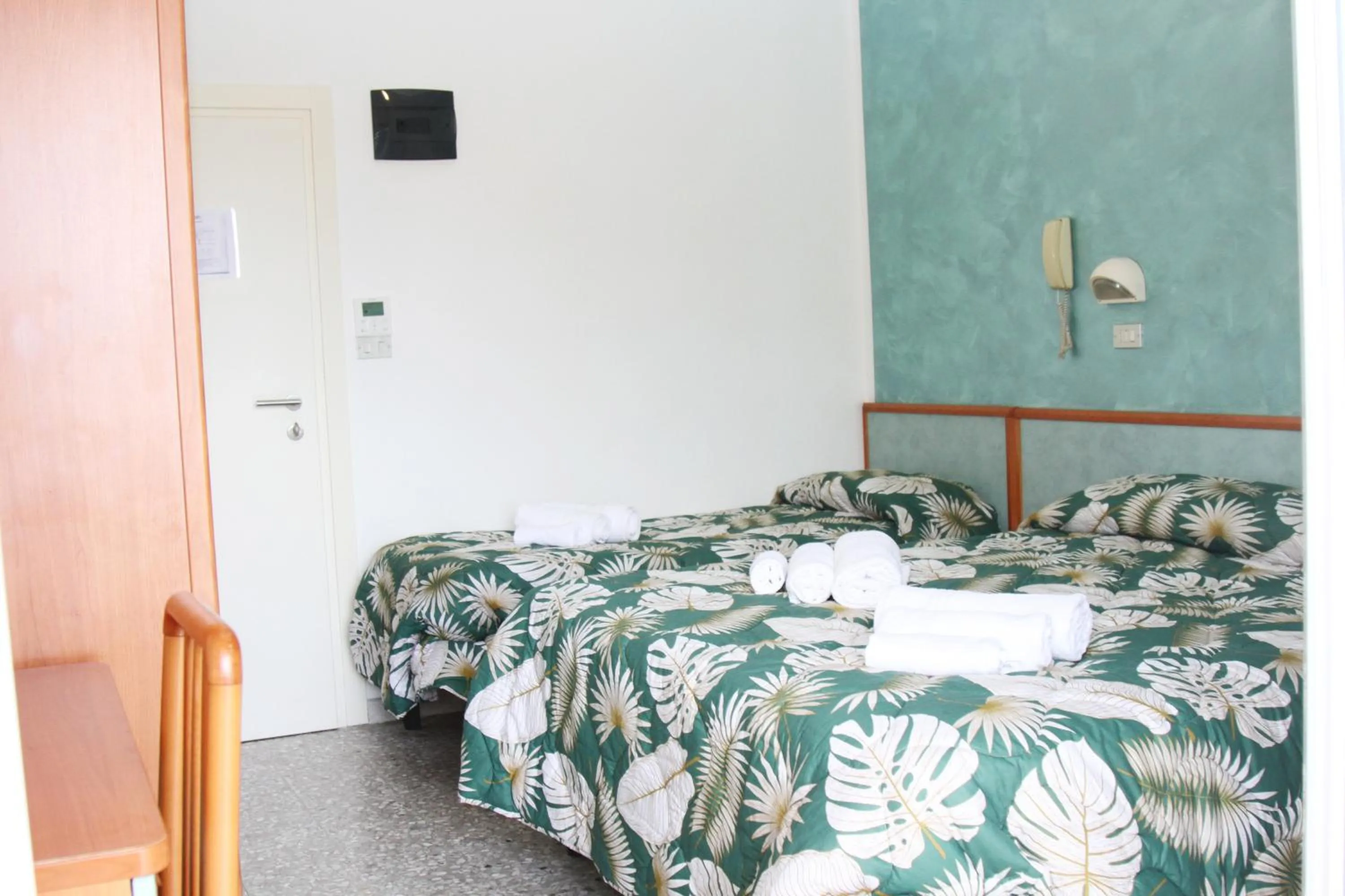 Bed in Hotel Diamante 5 minuti dalla fiera di rimini CON PARCHEGGIO INCLUSO