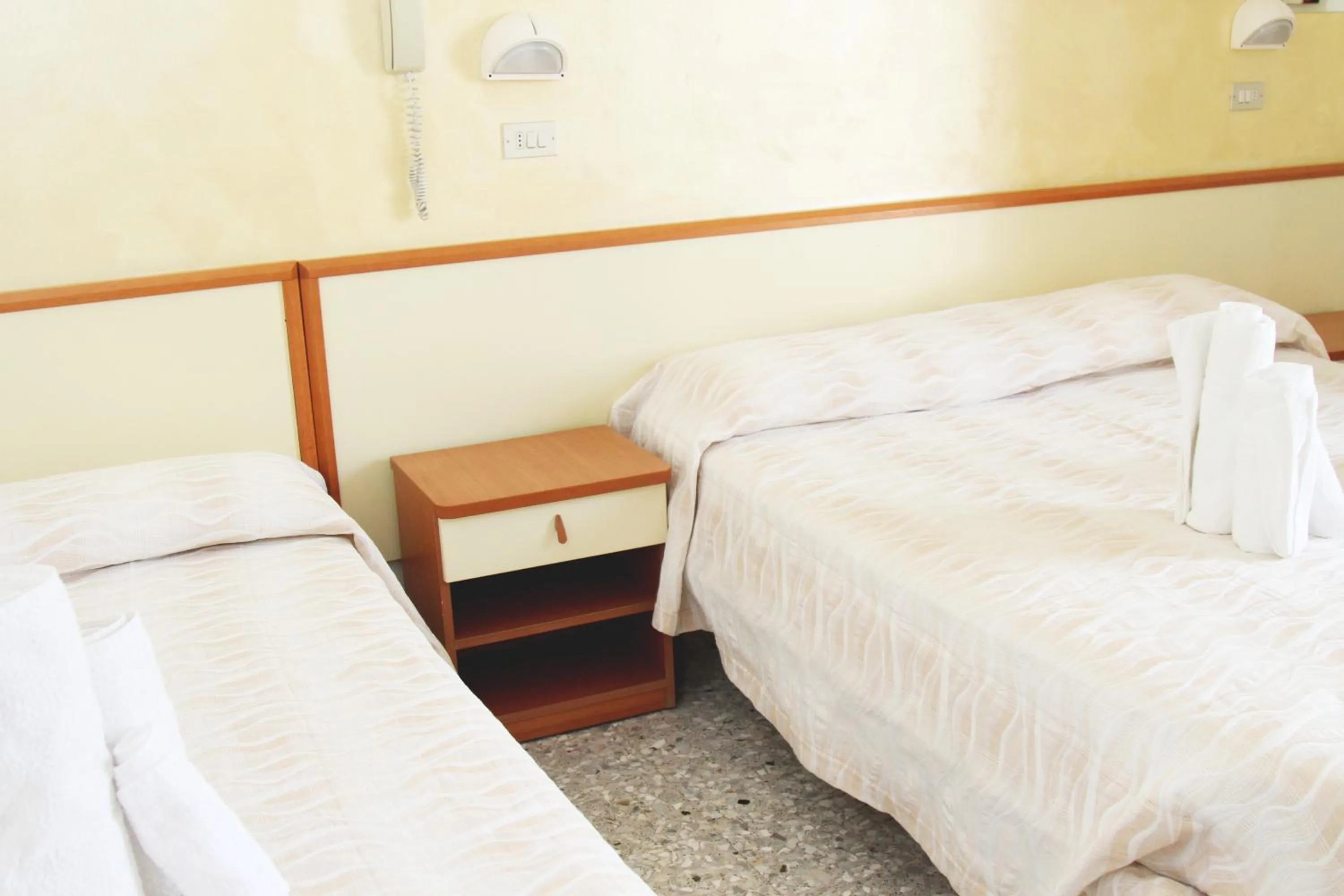 Bed in Hotel Diamante 5 minuti dalla fiera di rimini CON PARCHEGGIO INCLUSO