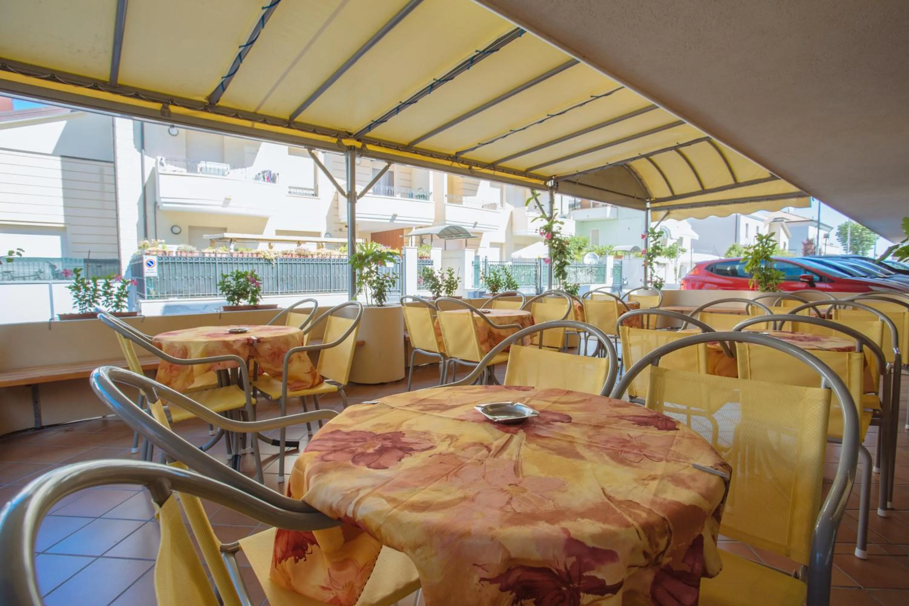 Hotel Diamante 5 minuti dalla fiera di rimini CON PARCHEGGIO INCLUSO