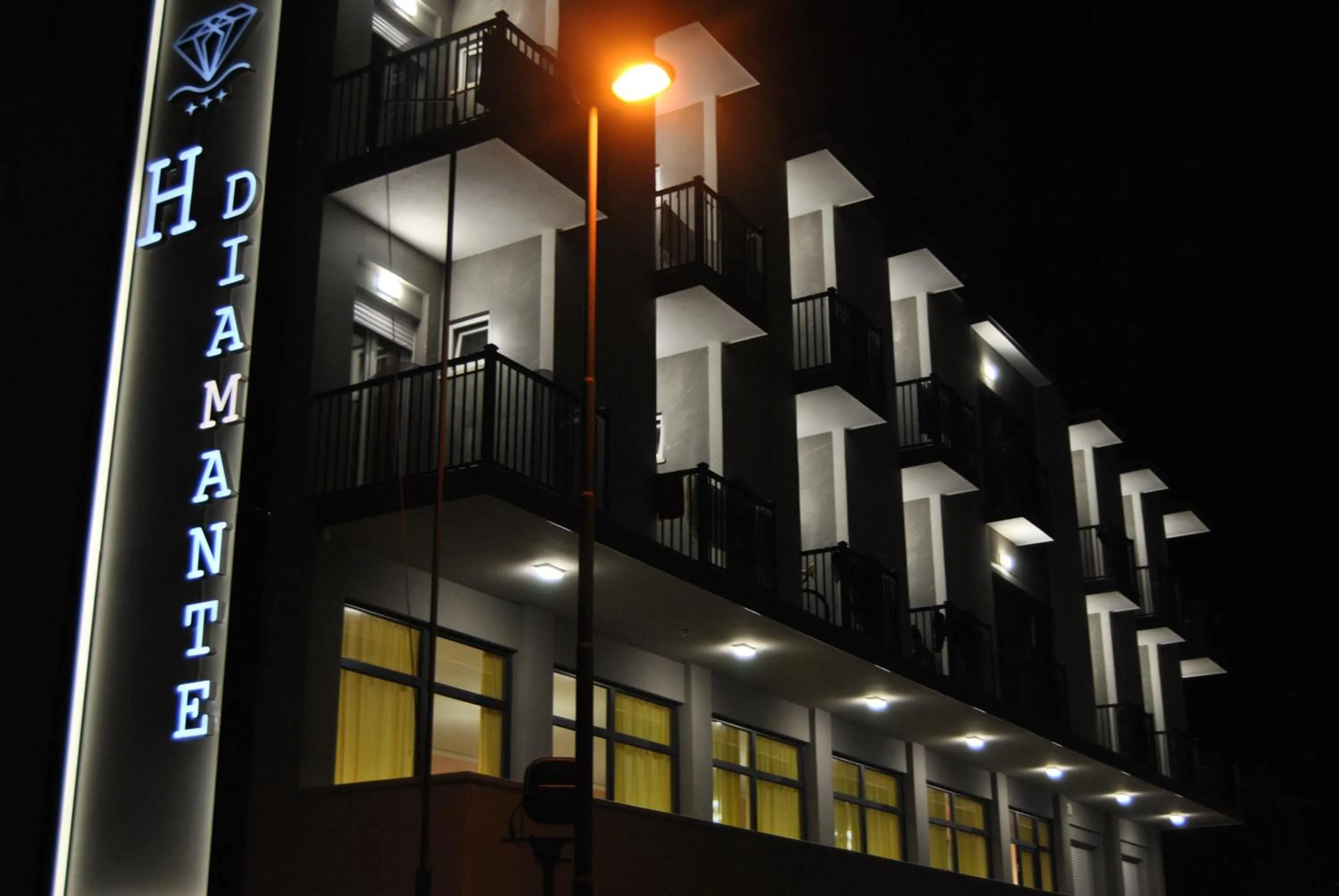 Hotel Diamante 5 minuti dalla fiera di rimini CON PARCHEGGIO INCLUSO