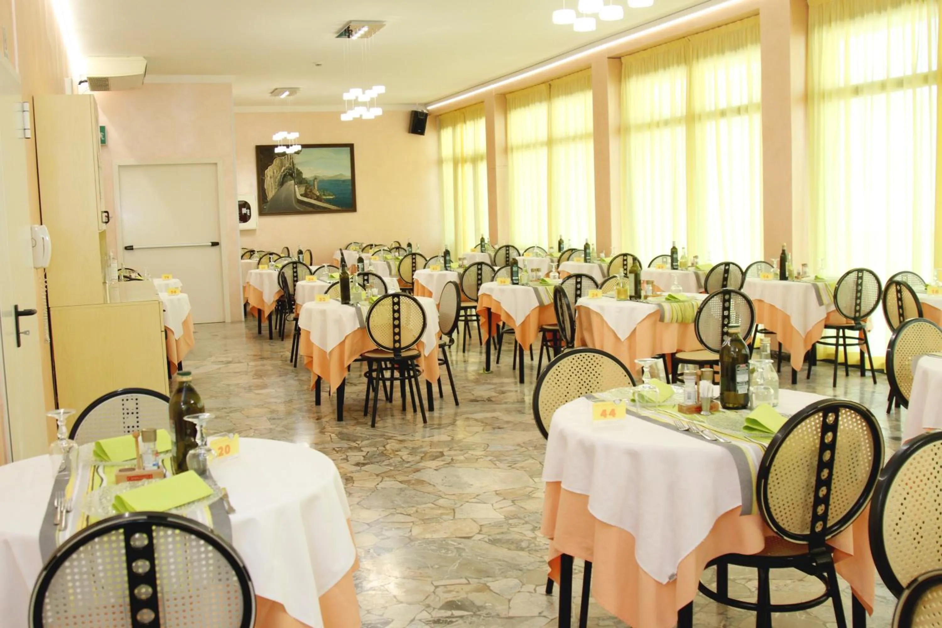 Hotel Diamante 5 minuti dalla fiera di rimini CON PARCHEGGIO INCLUSO