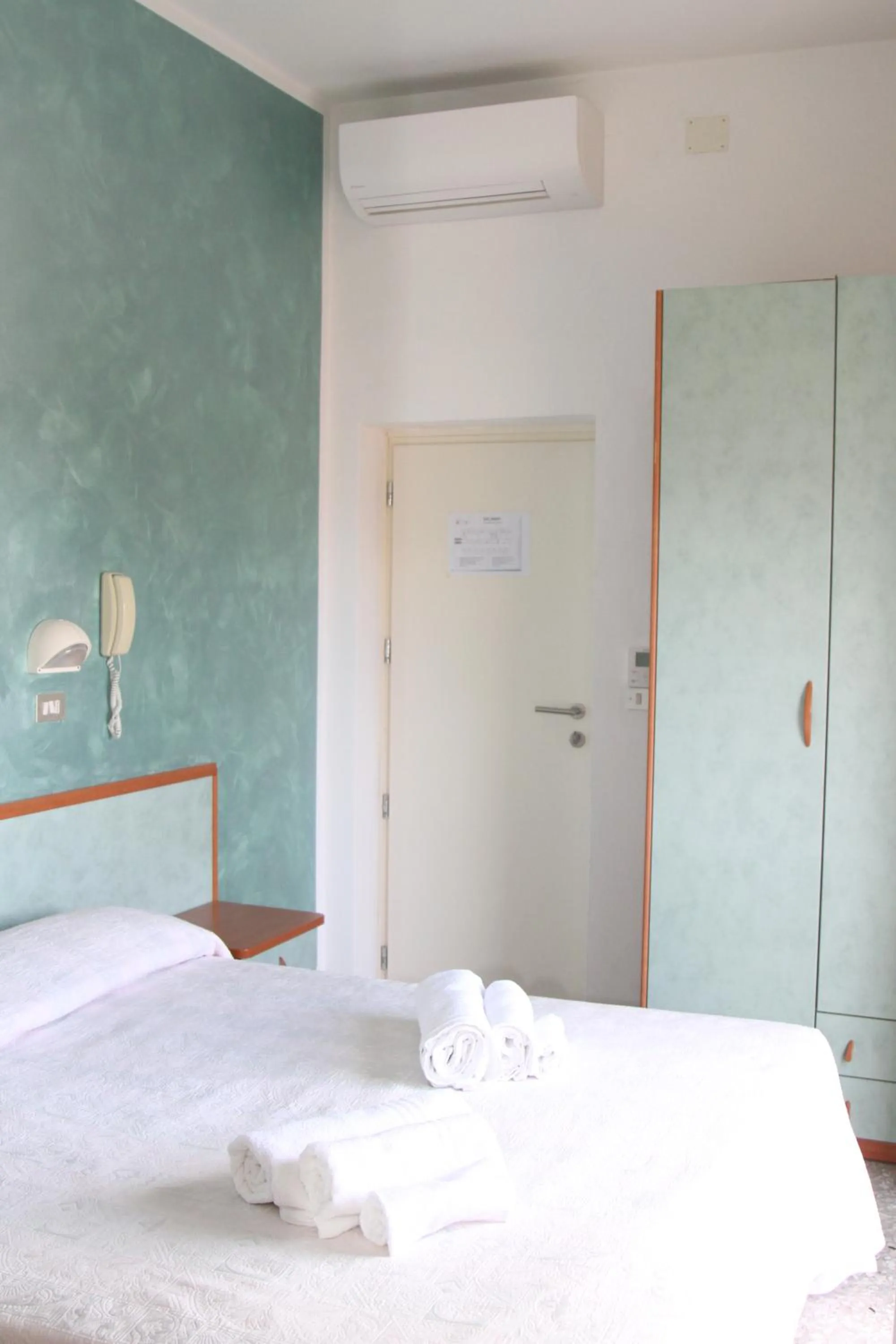 Bed in Hotel Diamante 5 minuti dalla fiera di rimini CON PARCHEGGIO INCLUSO