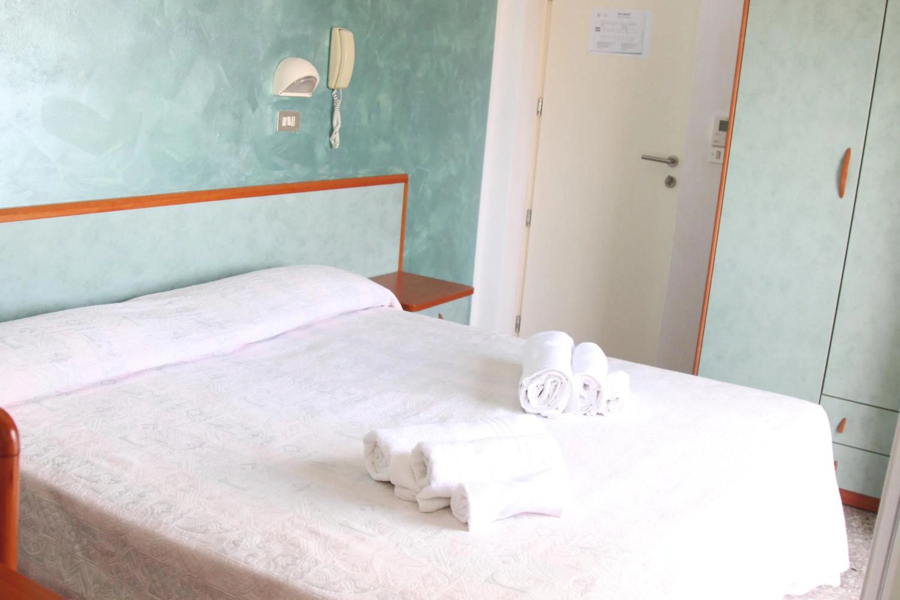 Bed in Hotel Diamante 5 minuti dalla fiera di rimini CON PARCHEGGIO INCLUSO