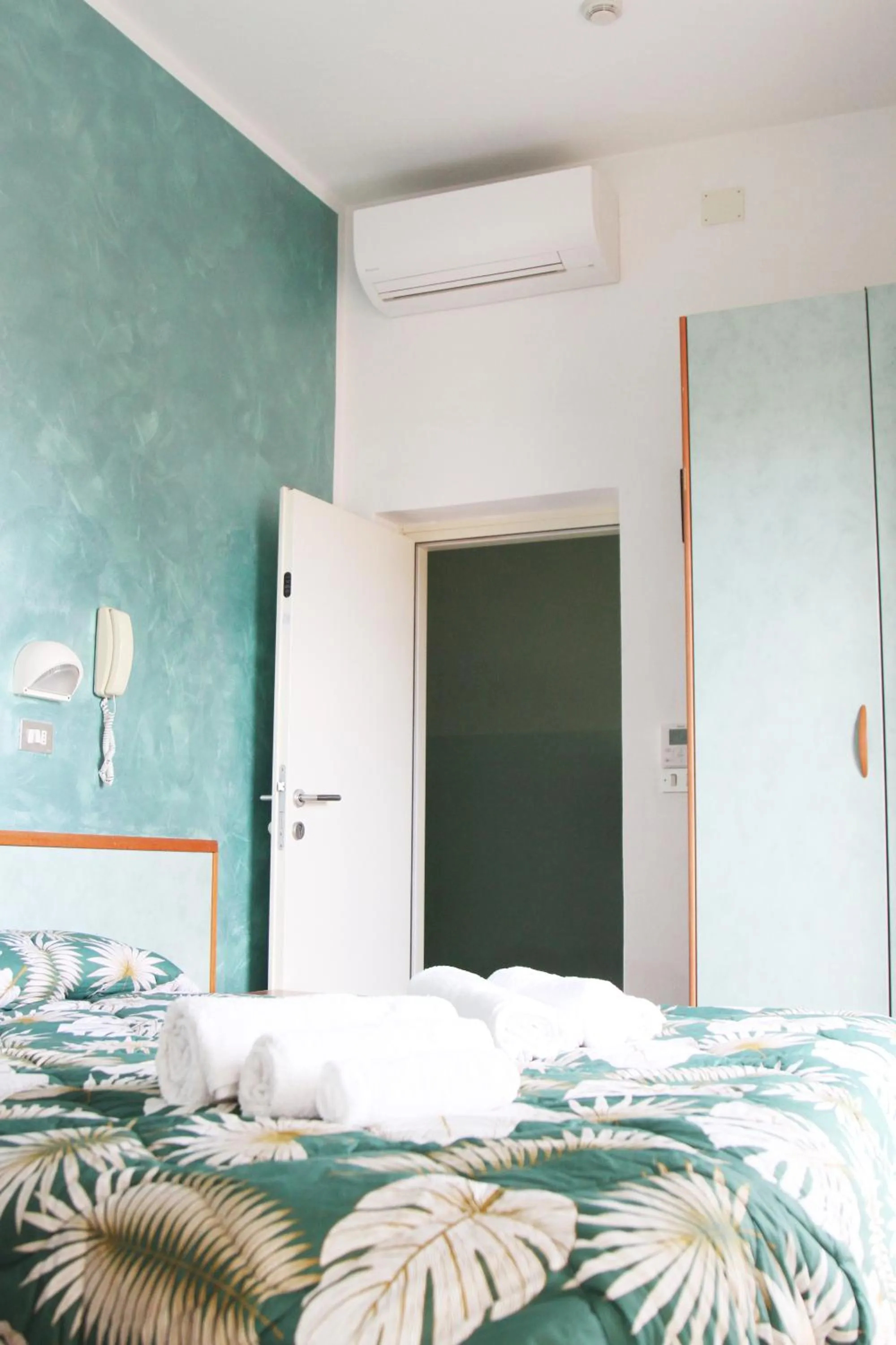 Bed in Hotel Diamante 5 minuti dalla fiera di rimini CON PARCHEGGIO INCLUSO