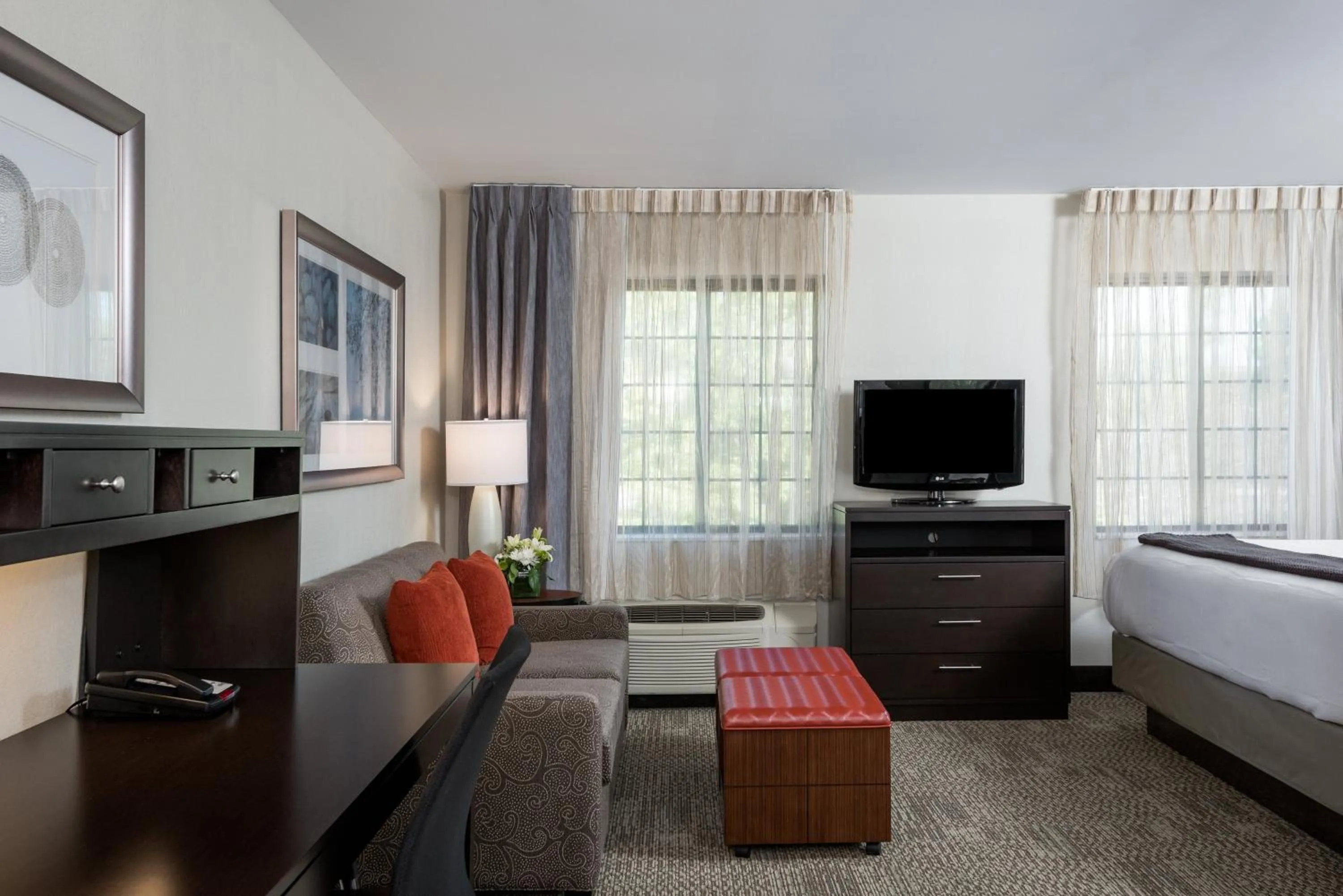 Photo of the whole room, Bed in Staybridge Suites Chantilly Dulles Airport by IHG