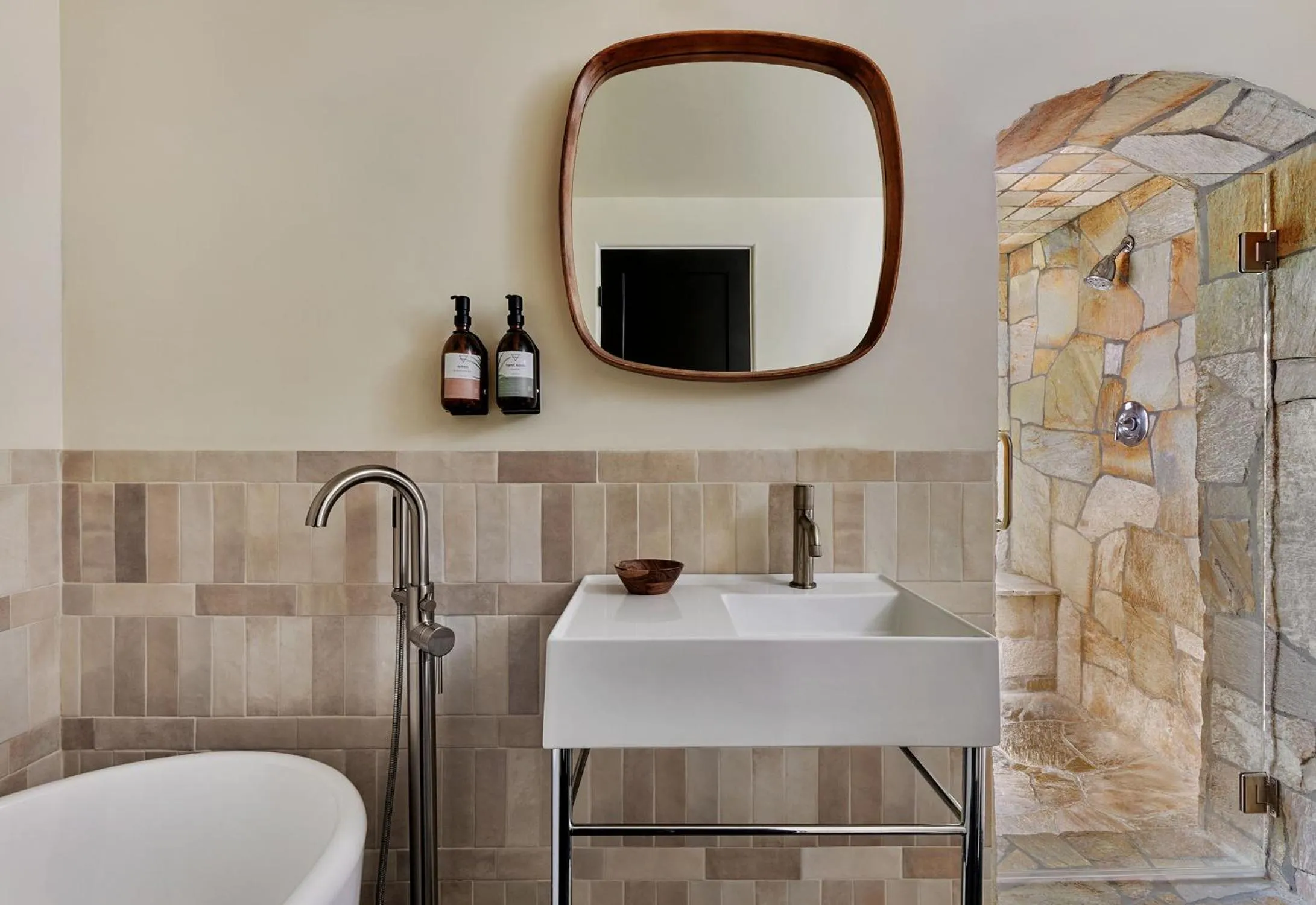 Shower in Lucille Palm Springs