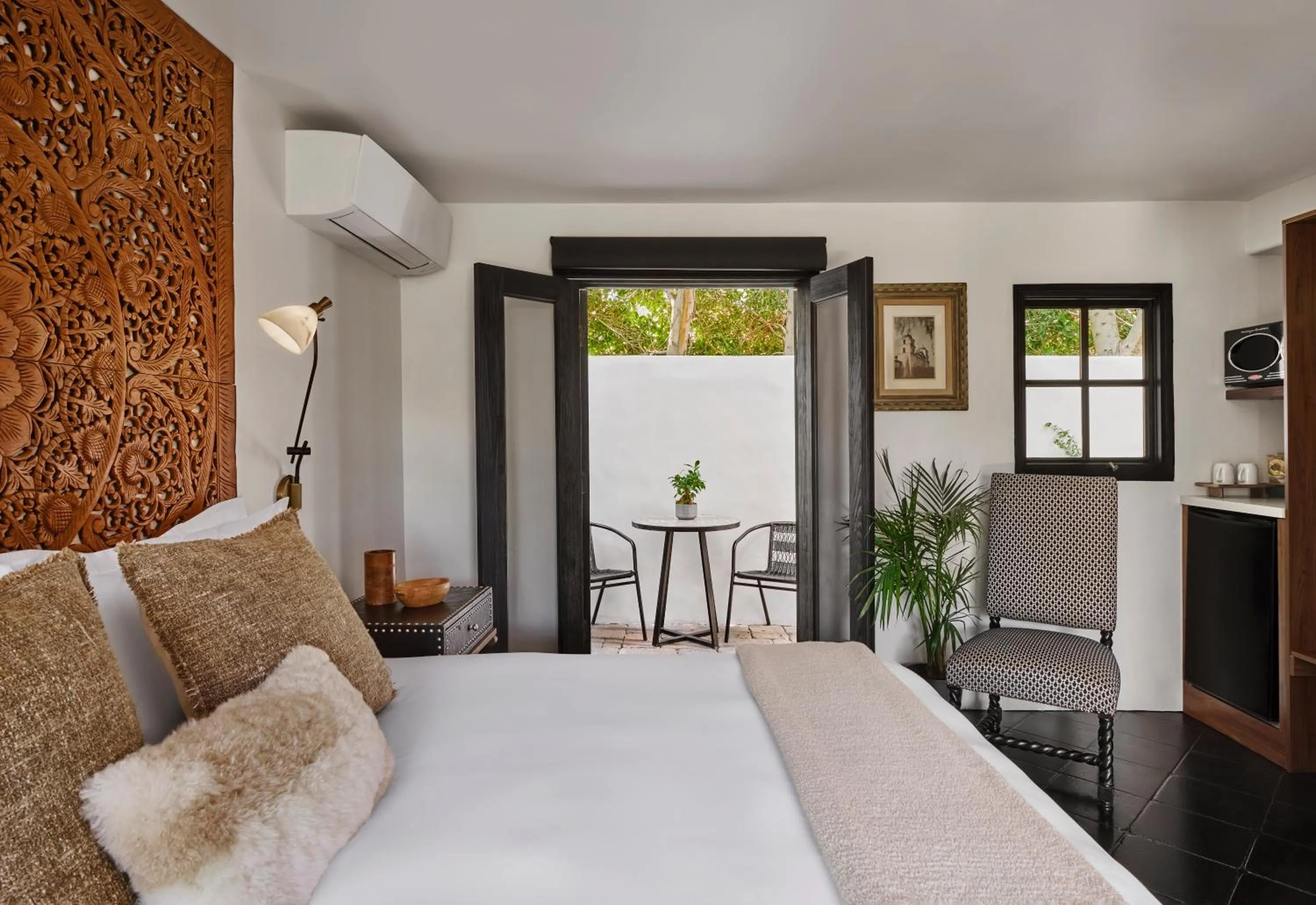 Patio, Bed in Lucille Palm Springs