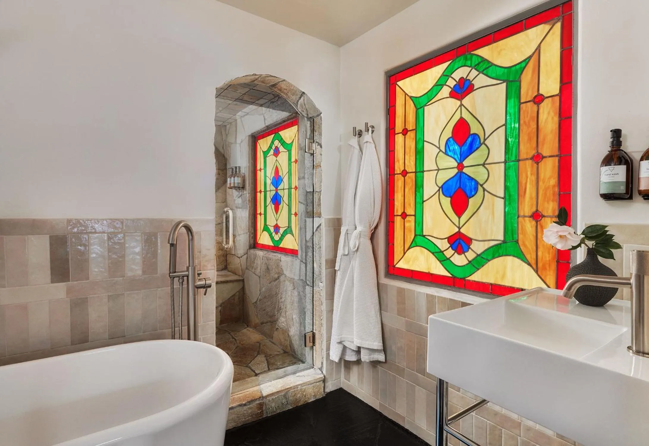 Shower in Lucille Palm Springs