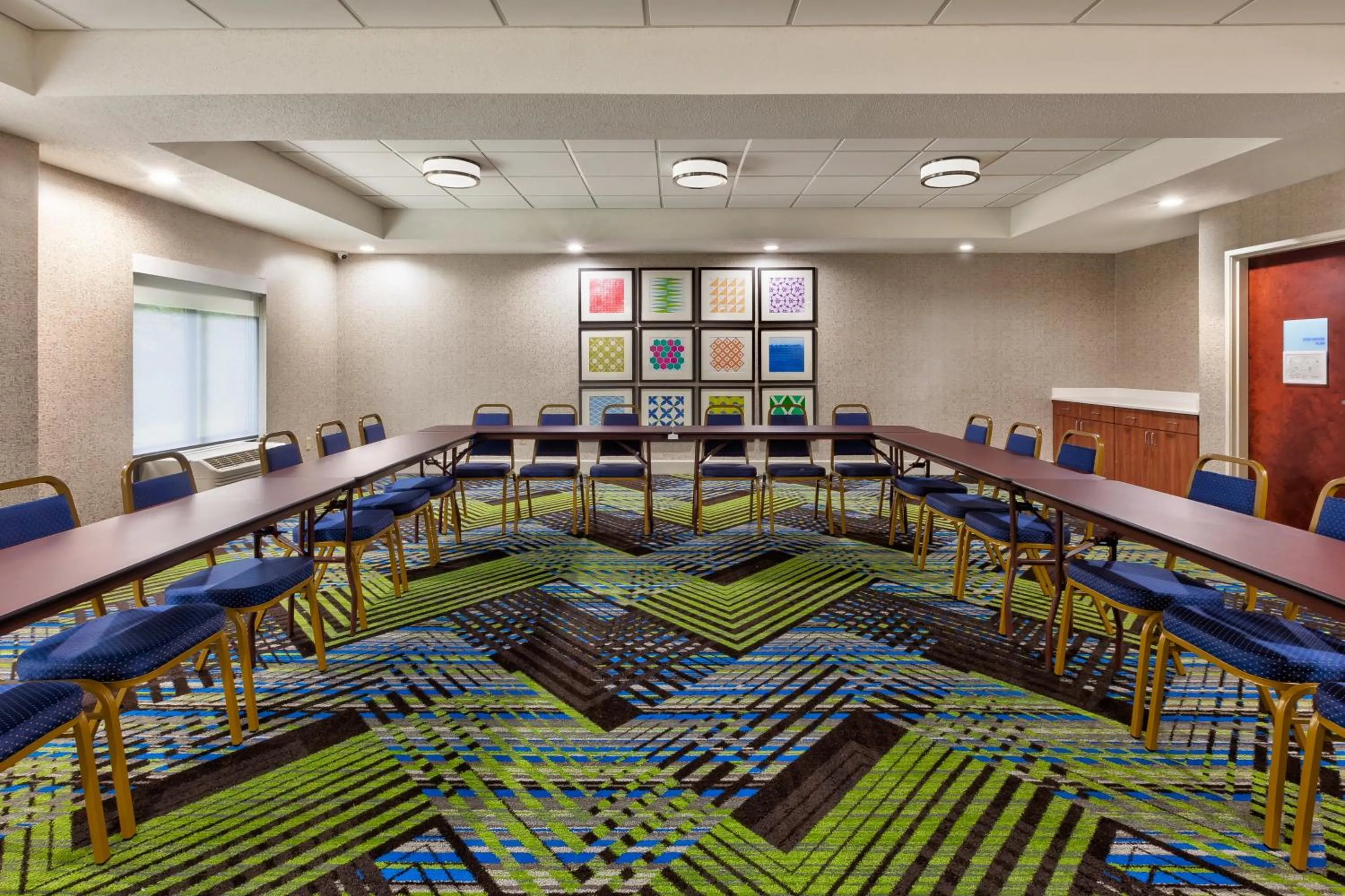 Meeting/conference room in Holiday Inn Express & Suites Chesapeake by IHG