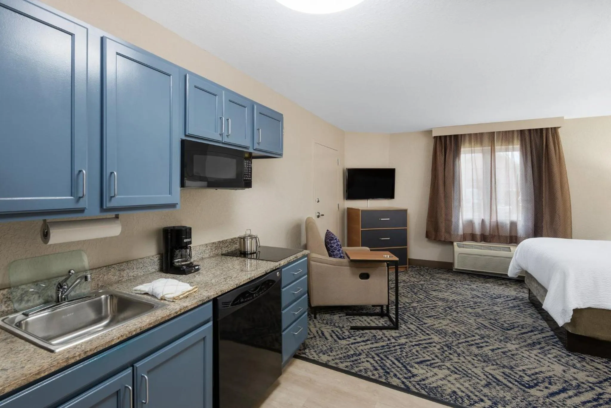 Photo of the whole room in Candlewood Suites Chesapeake-Suffolk by IHG