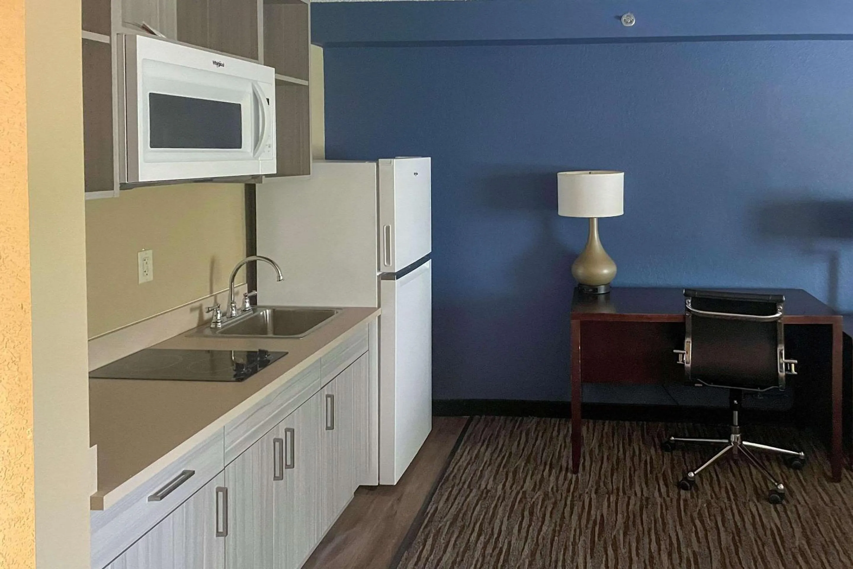 Bedroom in Suburban Studios Arlington Heights Elk Grove