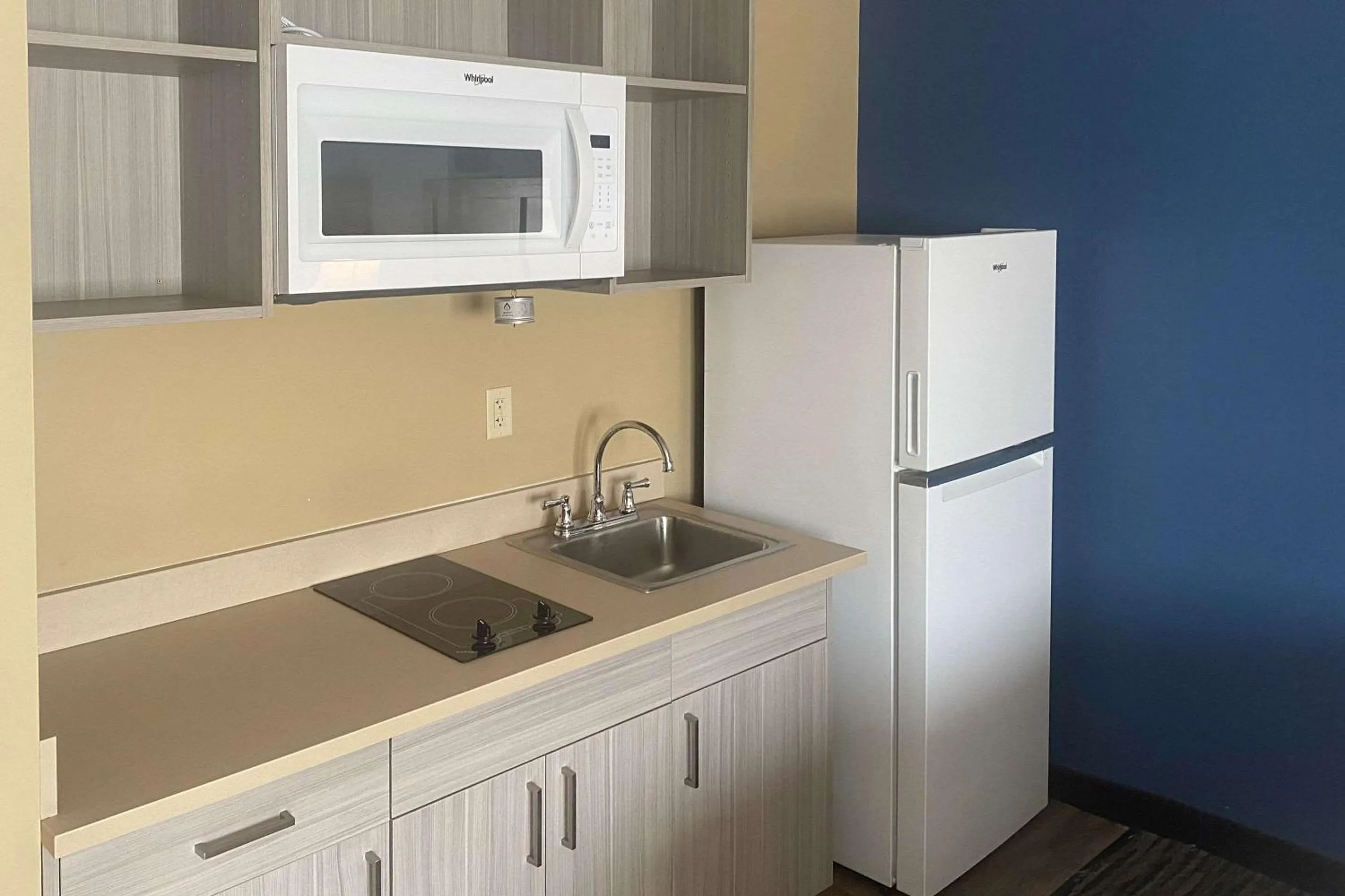 Bedroom in Suburban Studios Arlington Heights Elk Grove