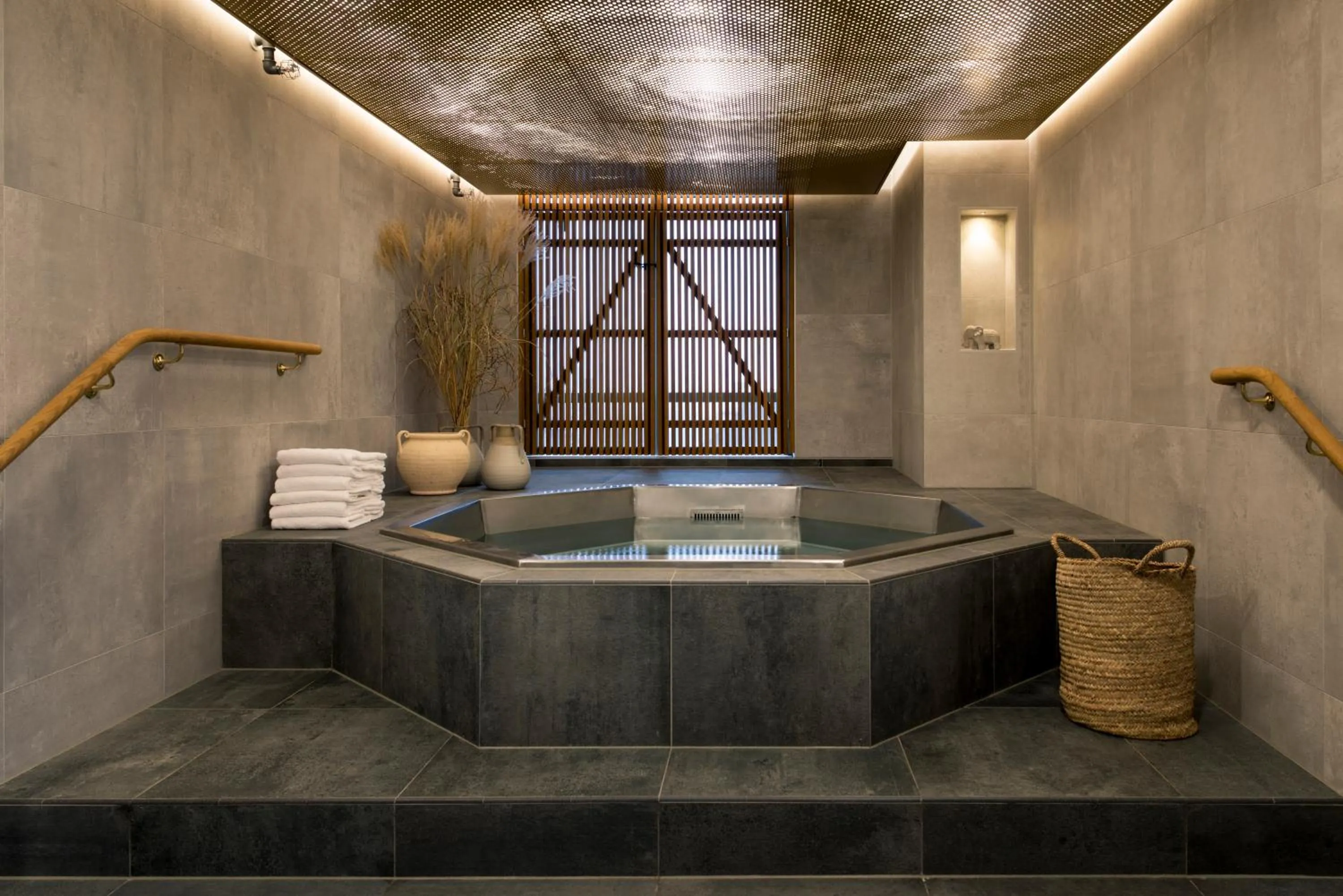 Hot Spring Bath in Clarion Hotel Örebro