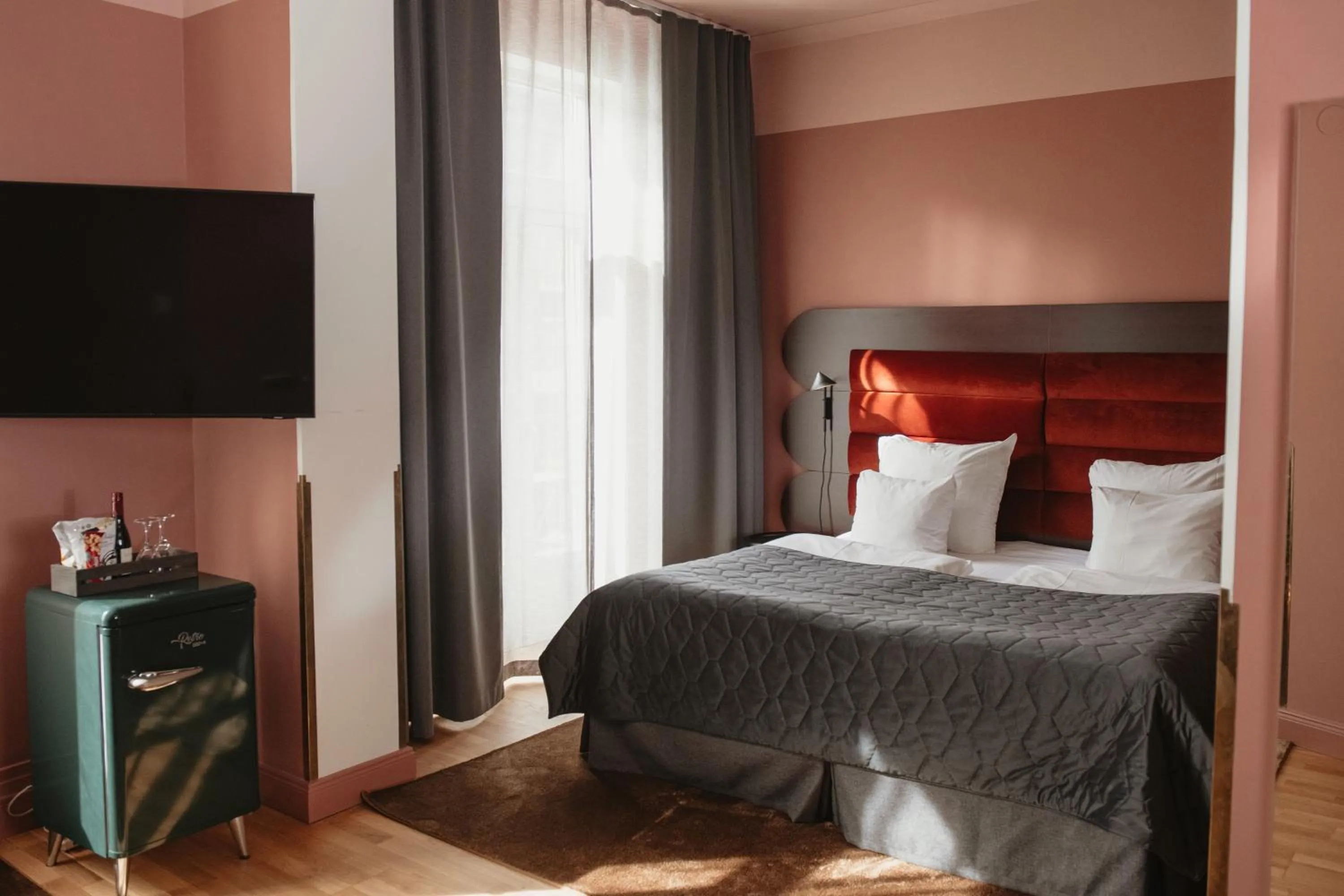 Property building, Bed in Clarion Hotel Örebro