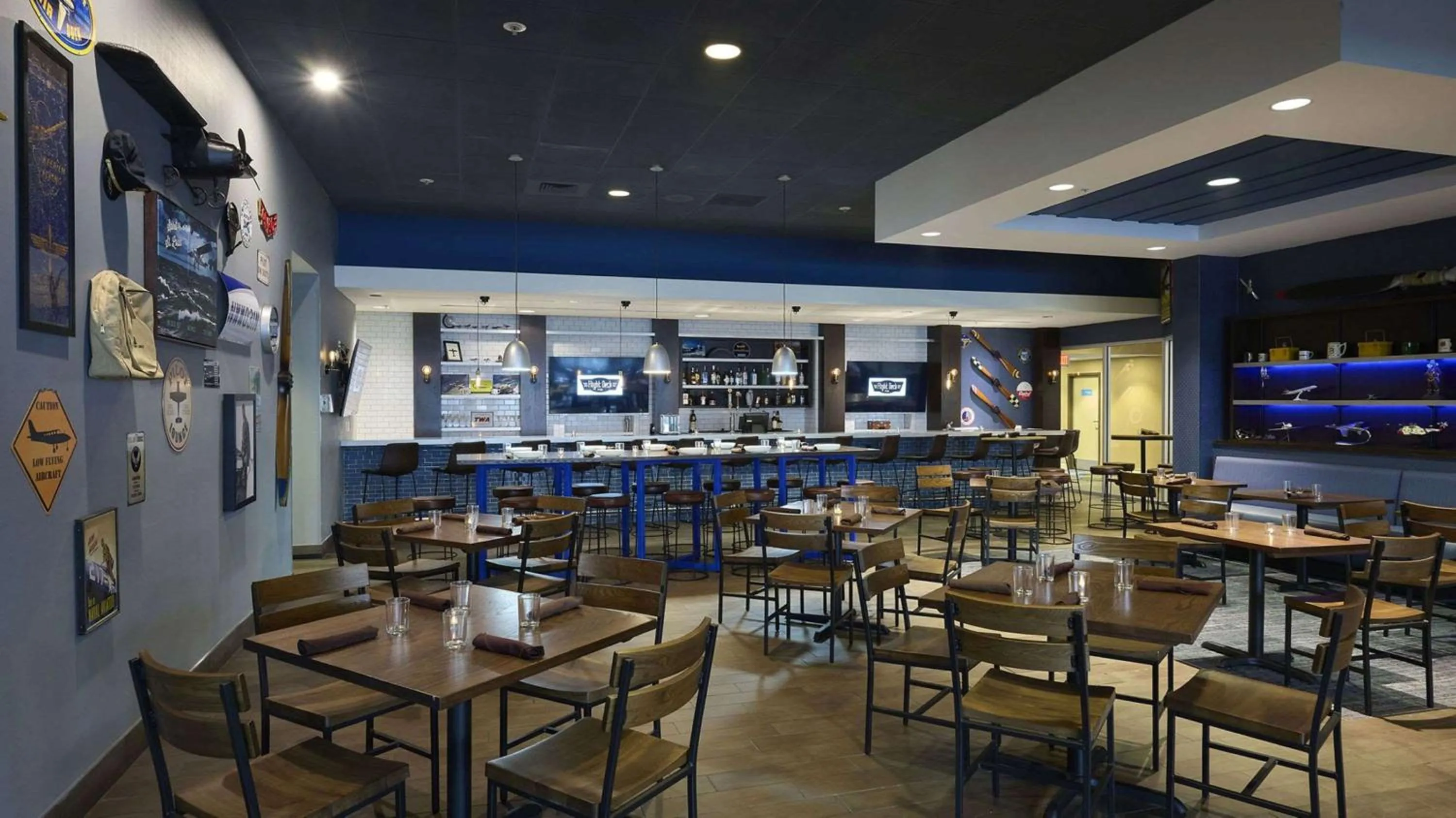 Restaurant/places to eat in Aviator Hotel & Suites, BW Signature Collection