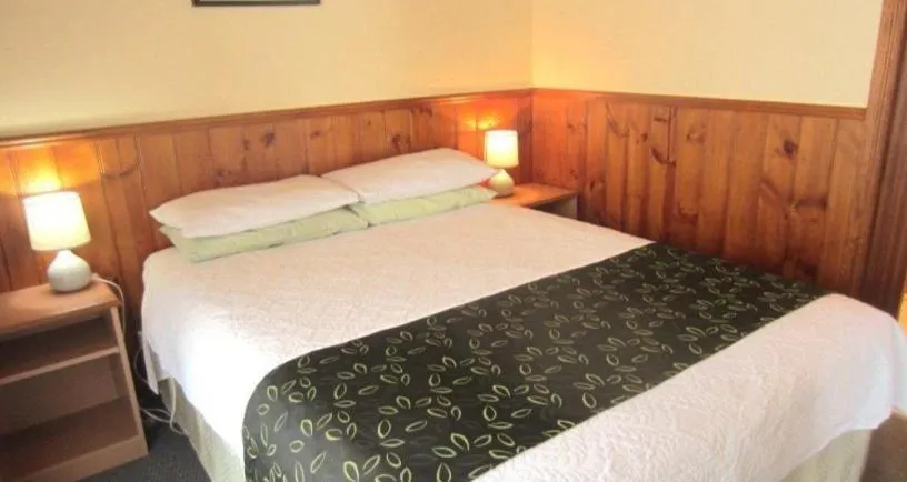 Bed in BIG4 Strahan Holiday Retreat