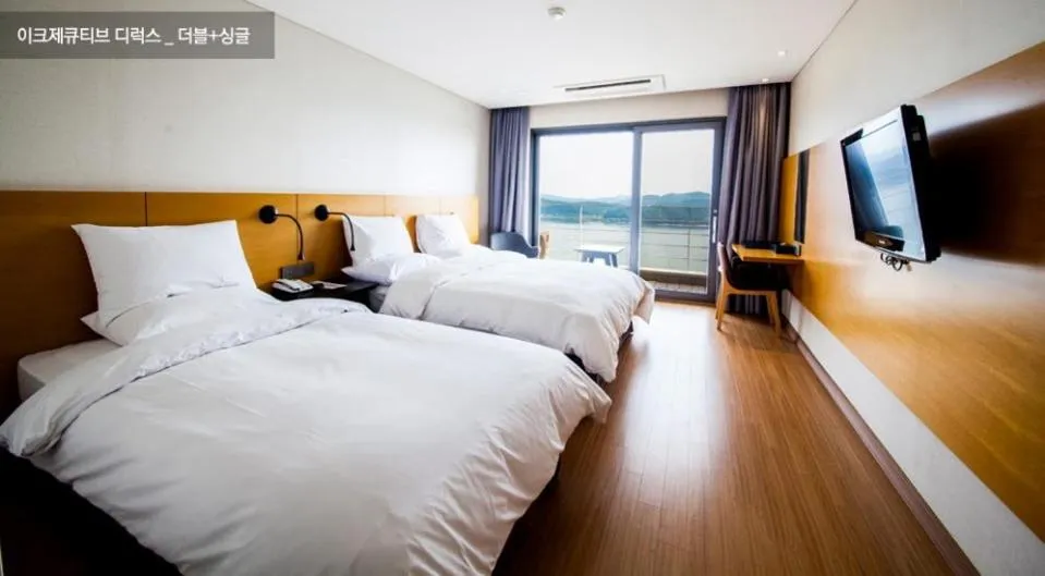 Bedroom, Bed in Asia Lakeside Hotel