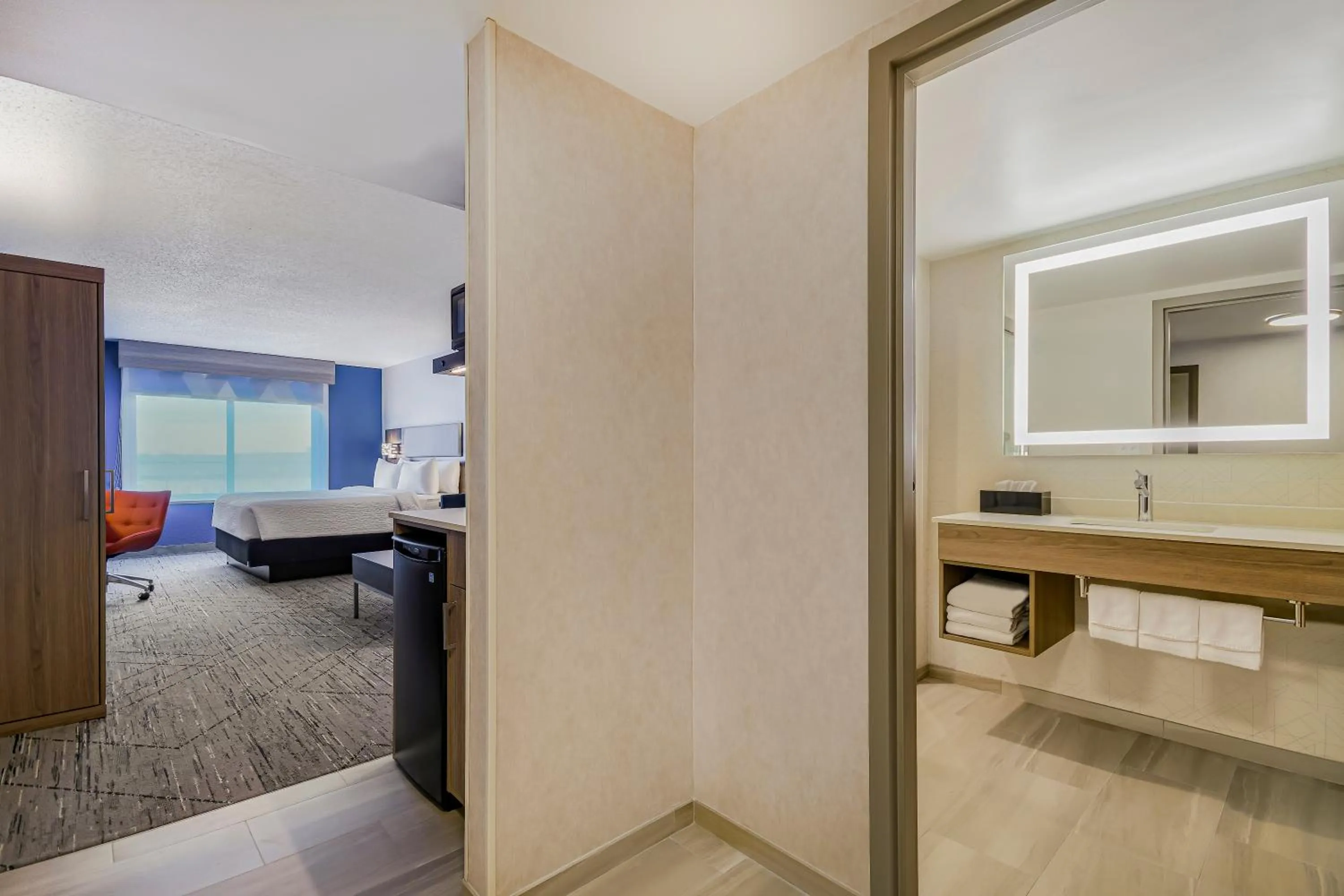 Bed in Holiday Inn Express & Suites Buffalo Airport by IHG