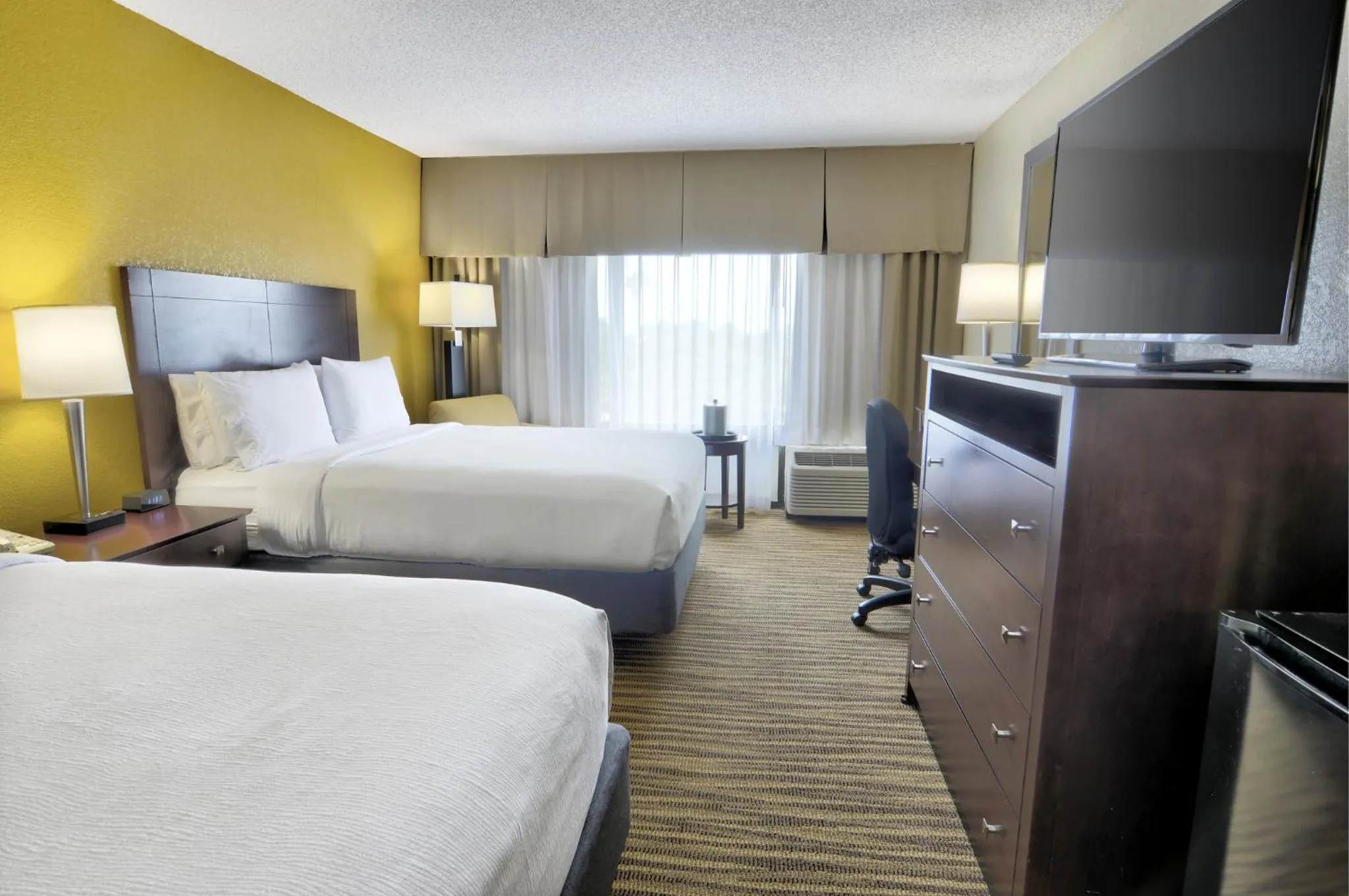 Photo of the whole room, Bed in Holiday Inn St. Petersburg N - Clearwater by IHG
