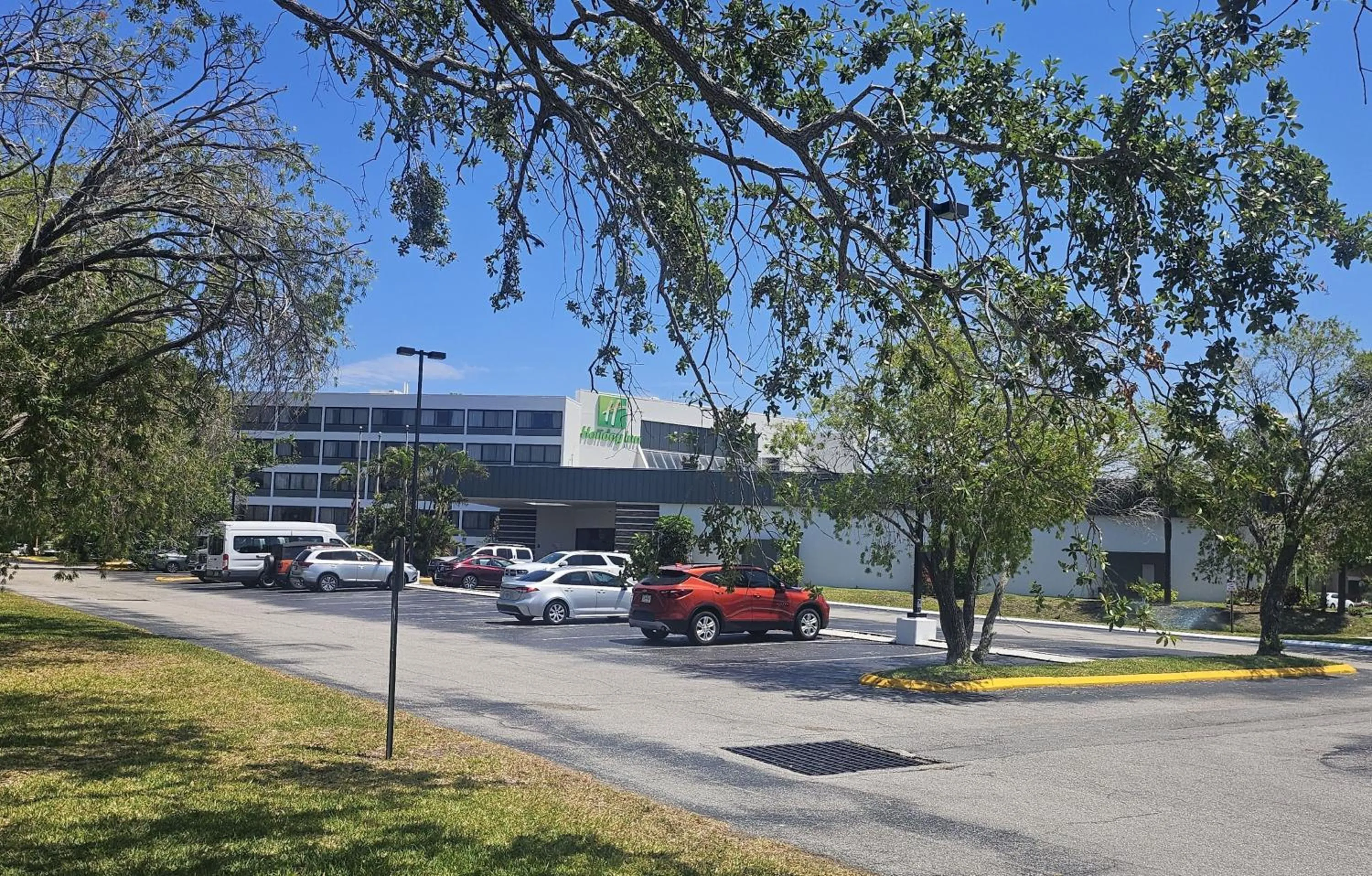 Property building in Holiday Inn St. Petersburg N - Clearwater by IHG