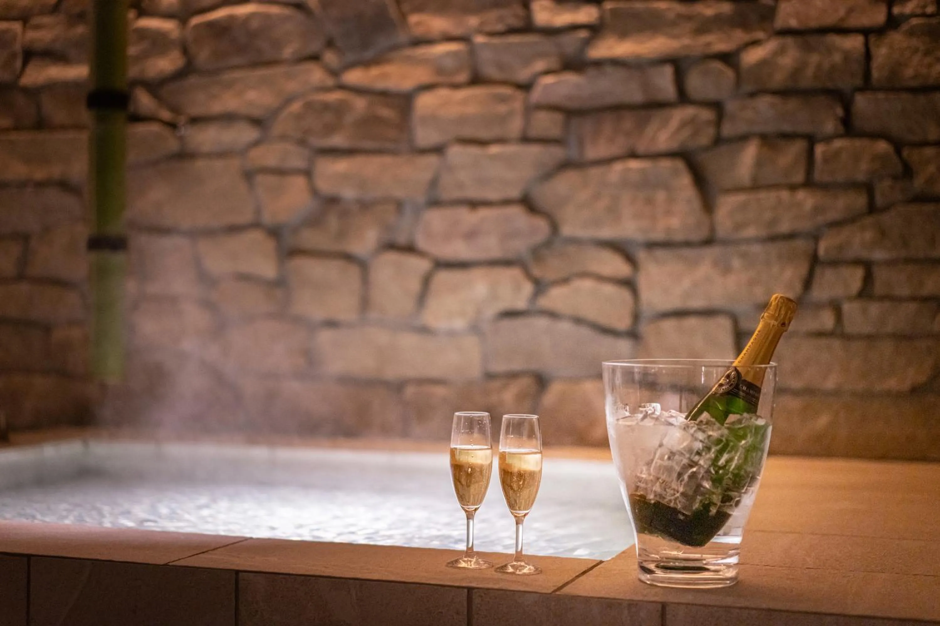 room service in Auberge Fontaine Bleau Atami