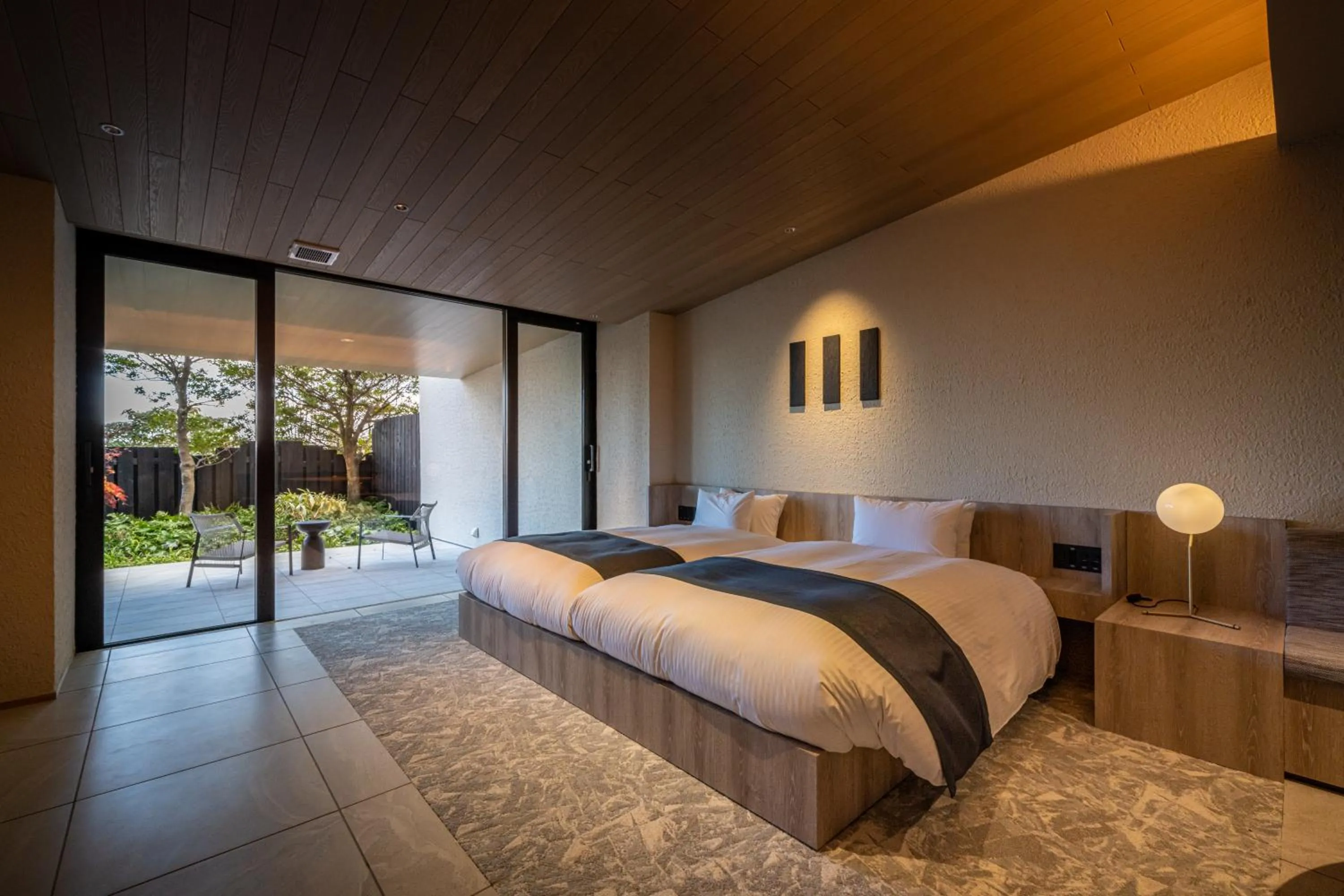 Photo of the whole room, Bed in Auberge Fontaine Bleau Atami