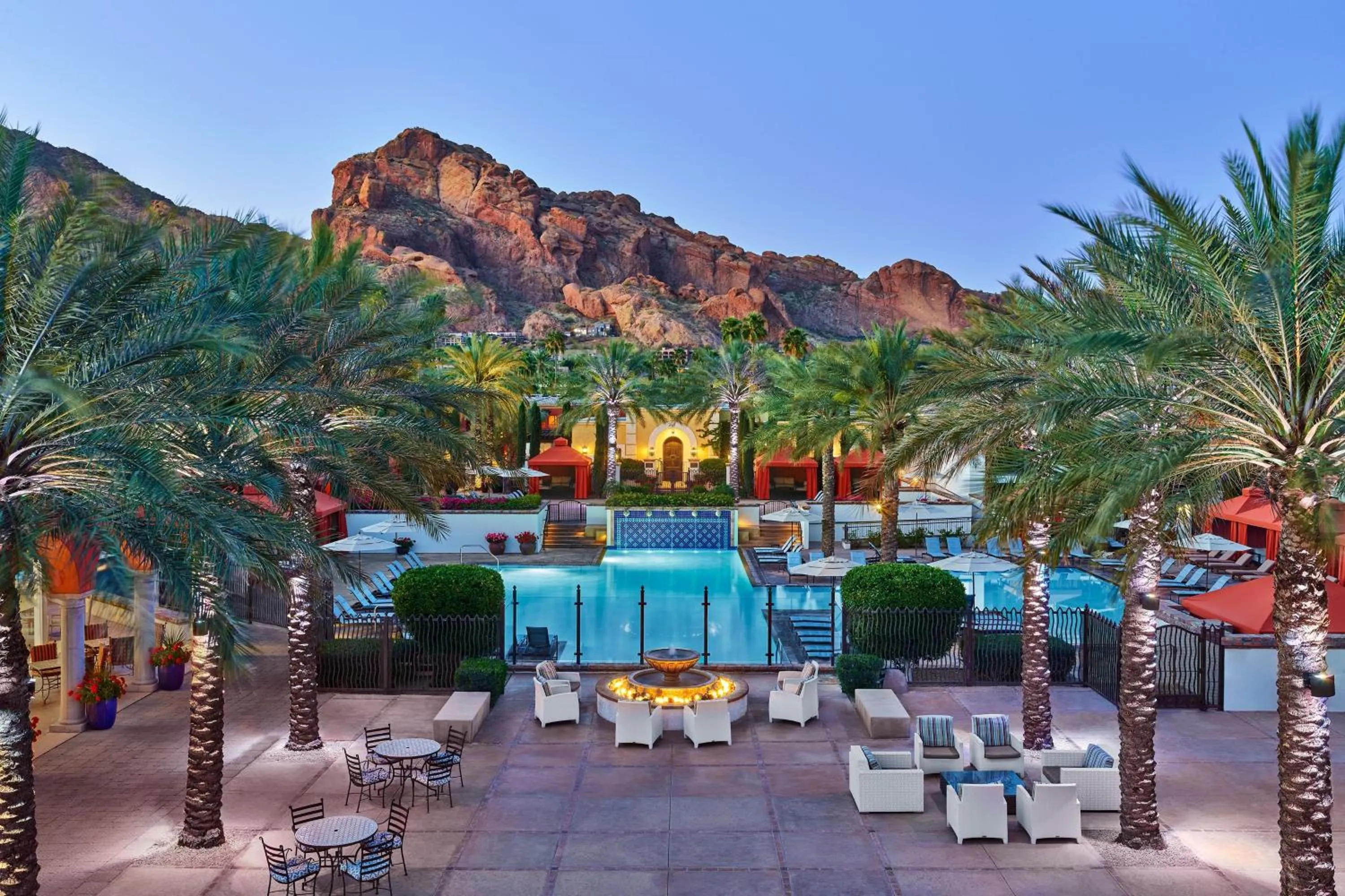 Swimming pool in Omni Scottsdale Resort & Spa at Montelucia