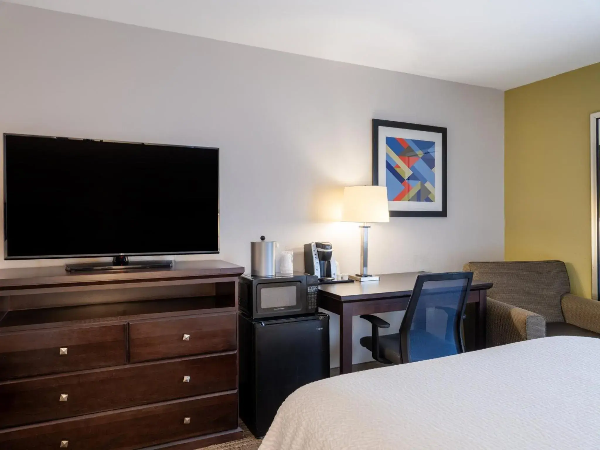 Standard Room with Two Queen Beds in Holiday Inn Express & Suites Chicago-Libertyville by IHG Standard Room with Two Queen Beds in Holiday Inn Express & Suites Chicago-Libertyville by IHG
