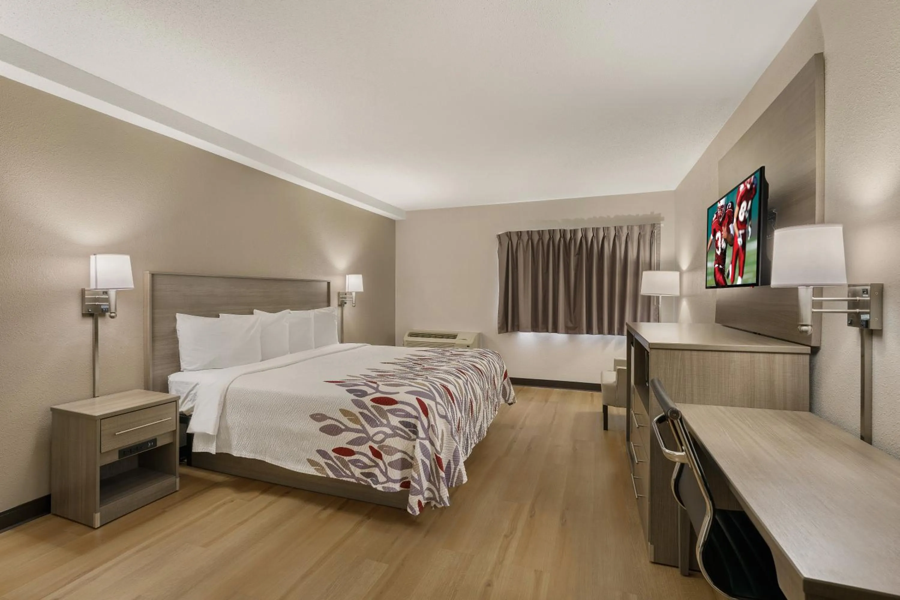 Bedroom in Red Roof Inn & Suites Newport - Middletown, RI