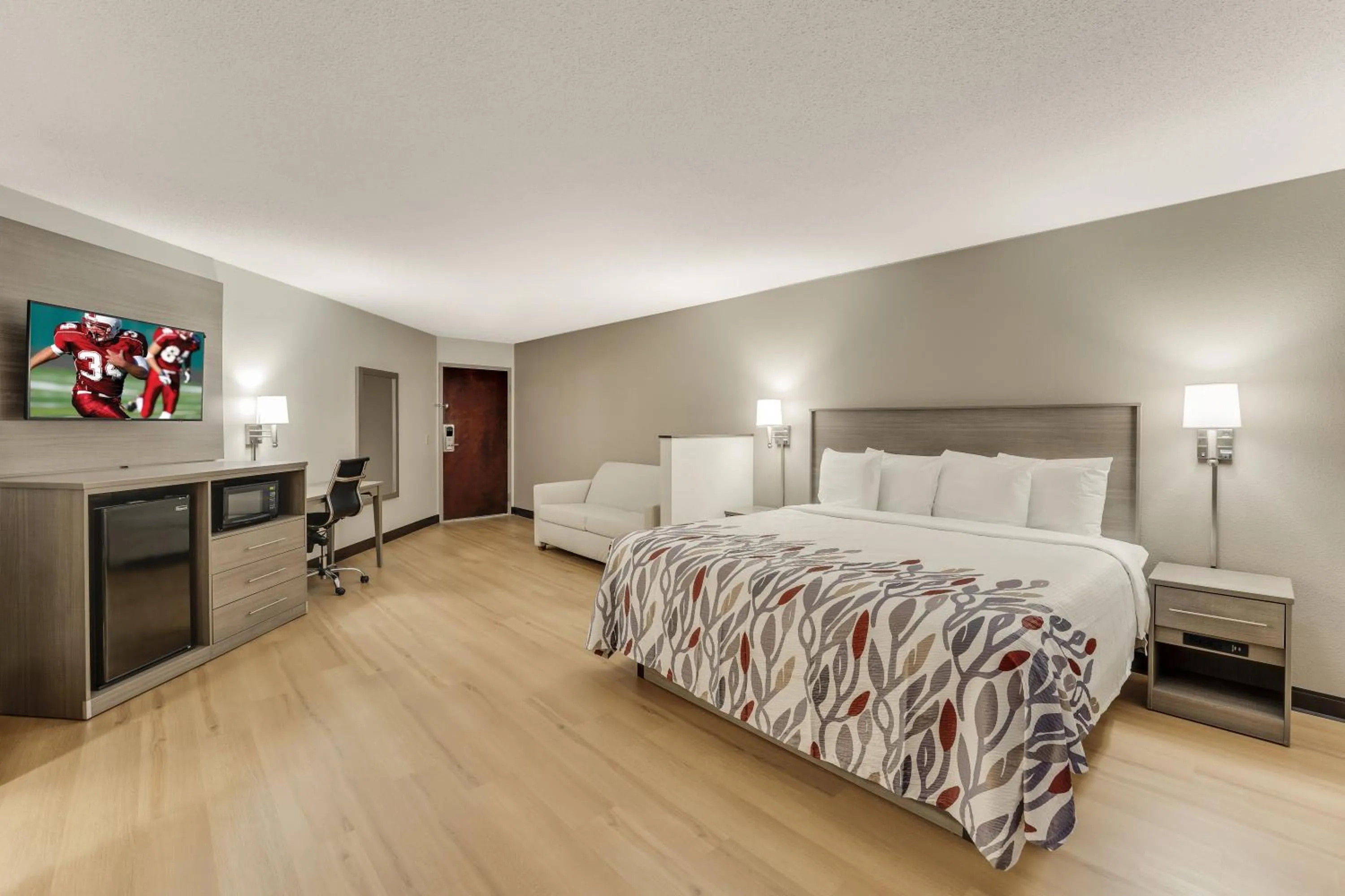 Bedroom in Red Roof Inn & Suites Newport - Middletown, RI