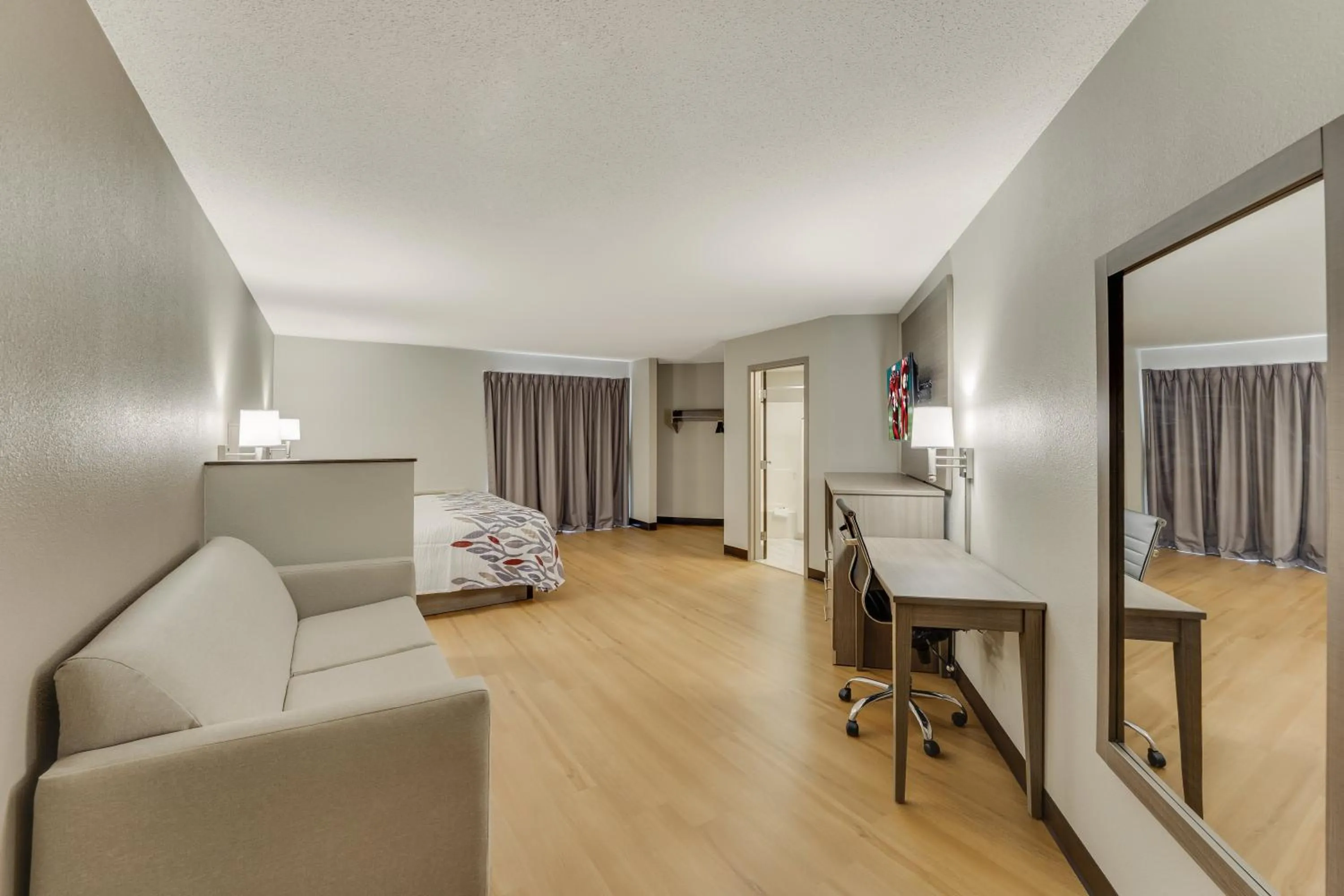 Bedroom in Red Roof Inn & Suites Newport - Middletown, RI