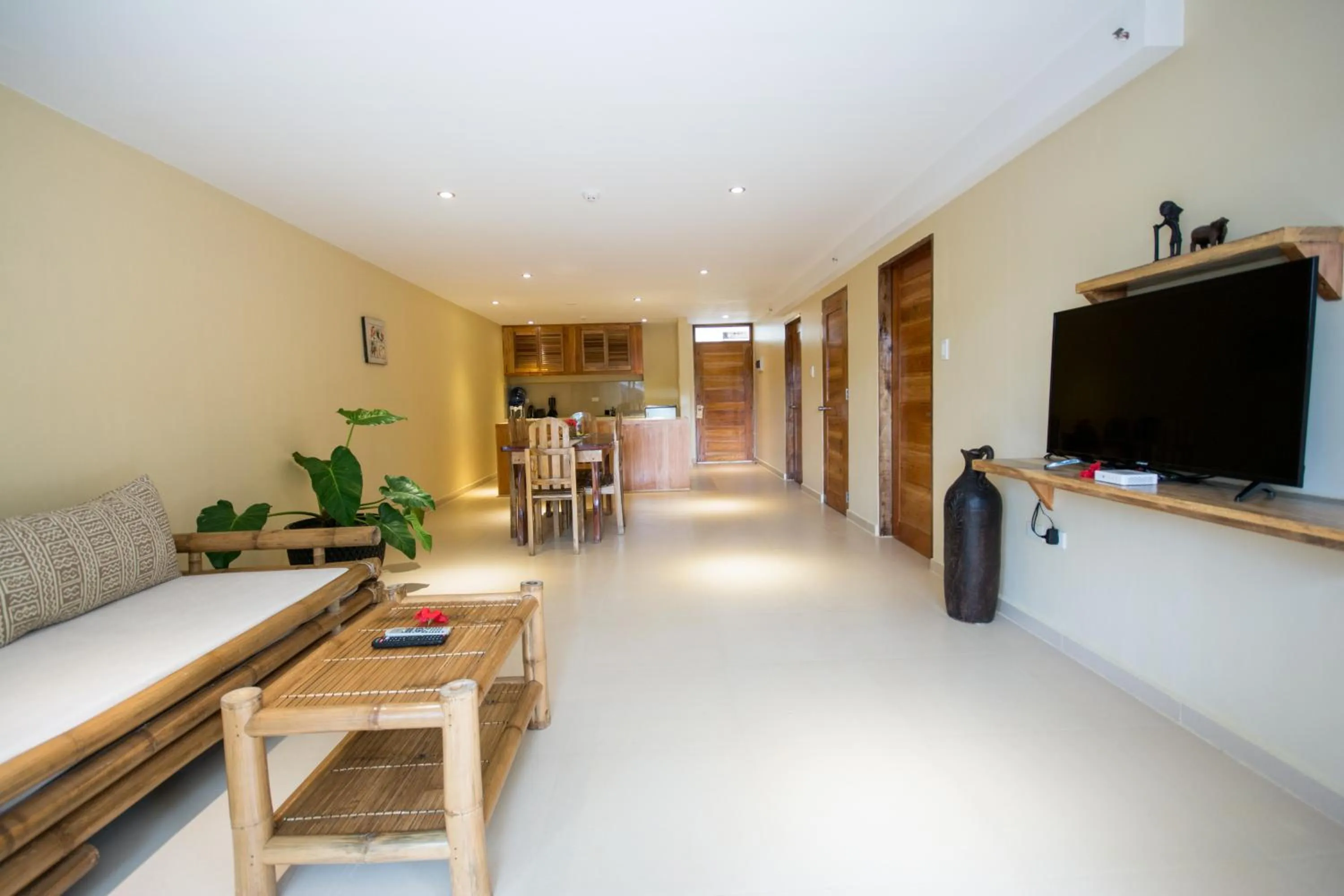 Communal lounge/ TV room in Boracay Amor Apartment